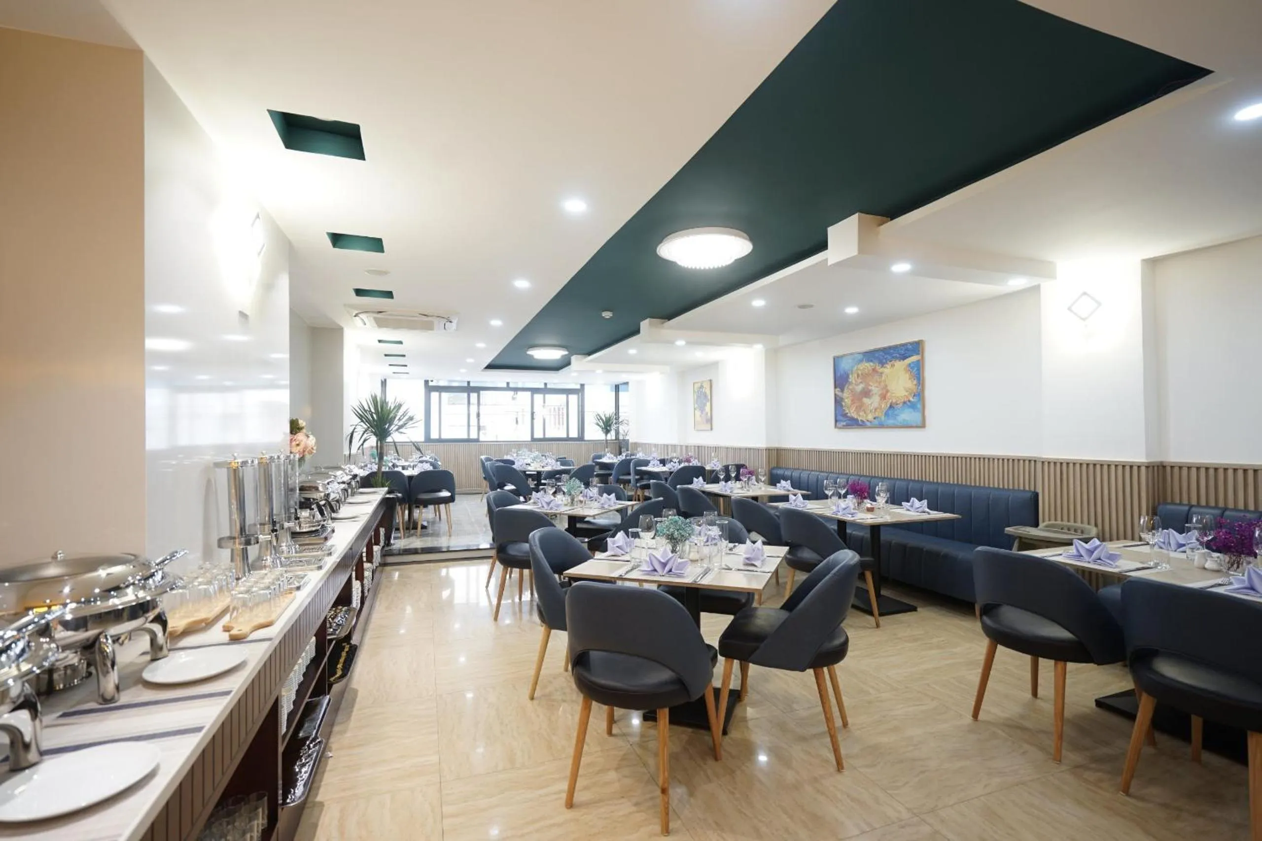 Restaurant/places to eat in Moonlight Nha Trang Hotel