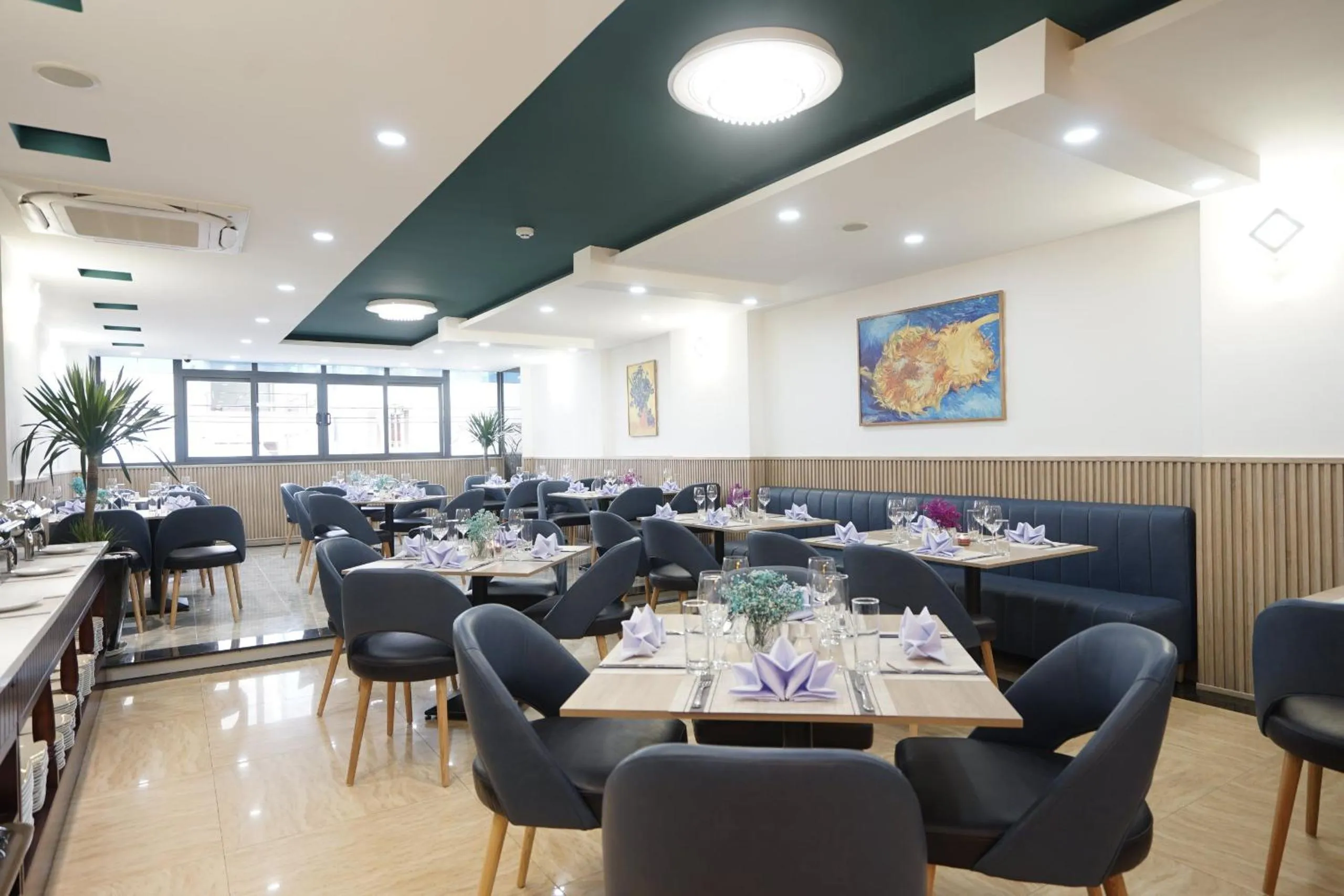 Restaurant/places to eat in Moonlight Nha Trang Hotel