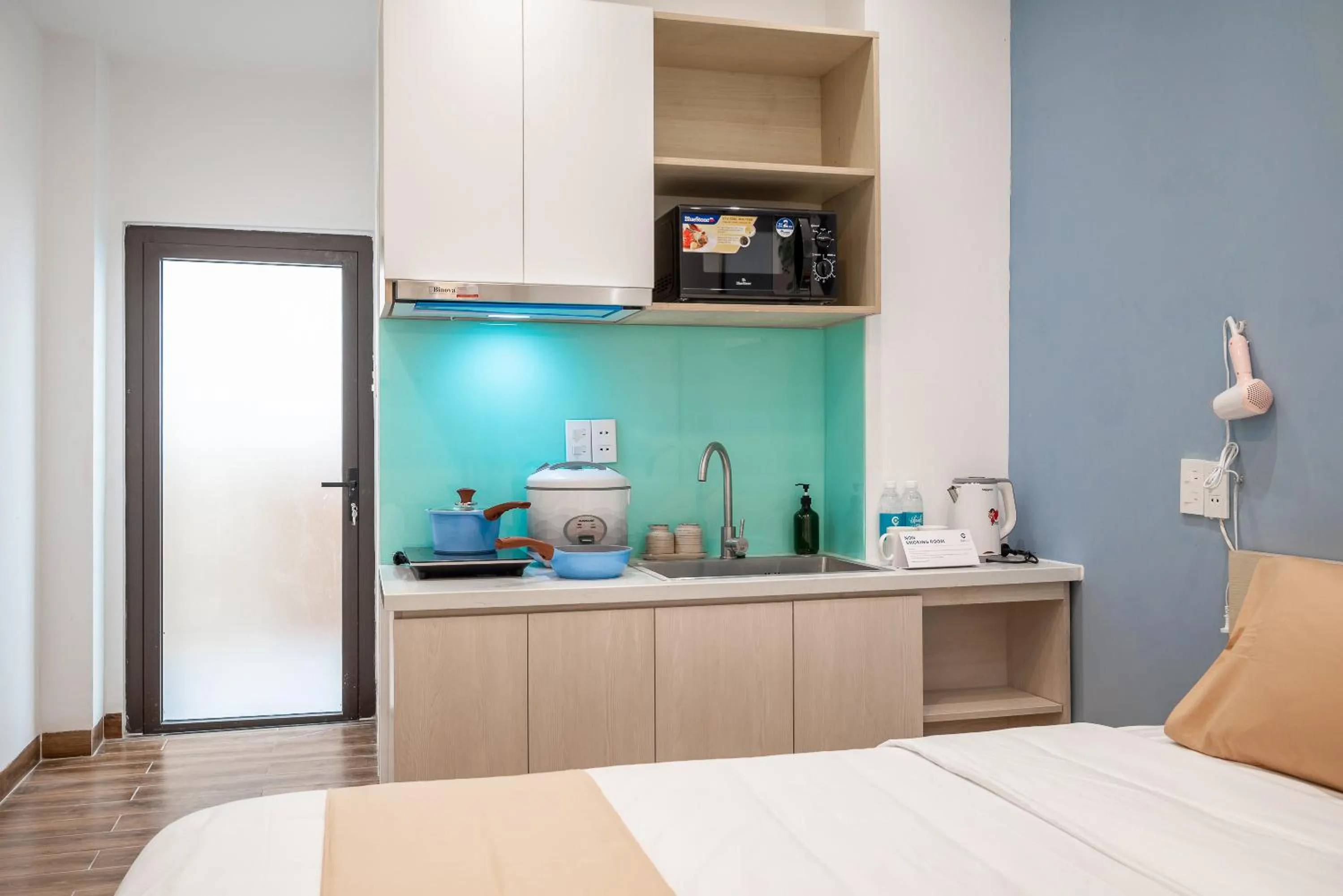 Kitchen or kitchenette, Bed in Cozrum Homes - Winter Corner