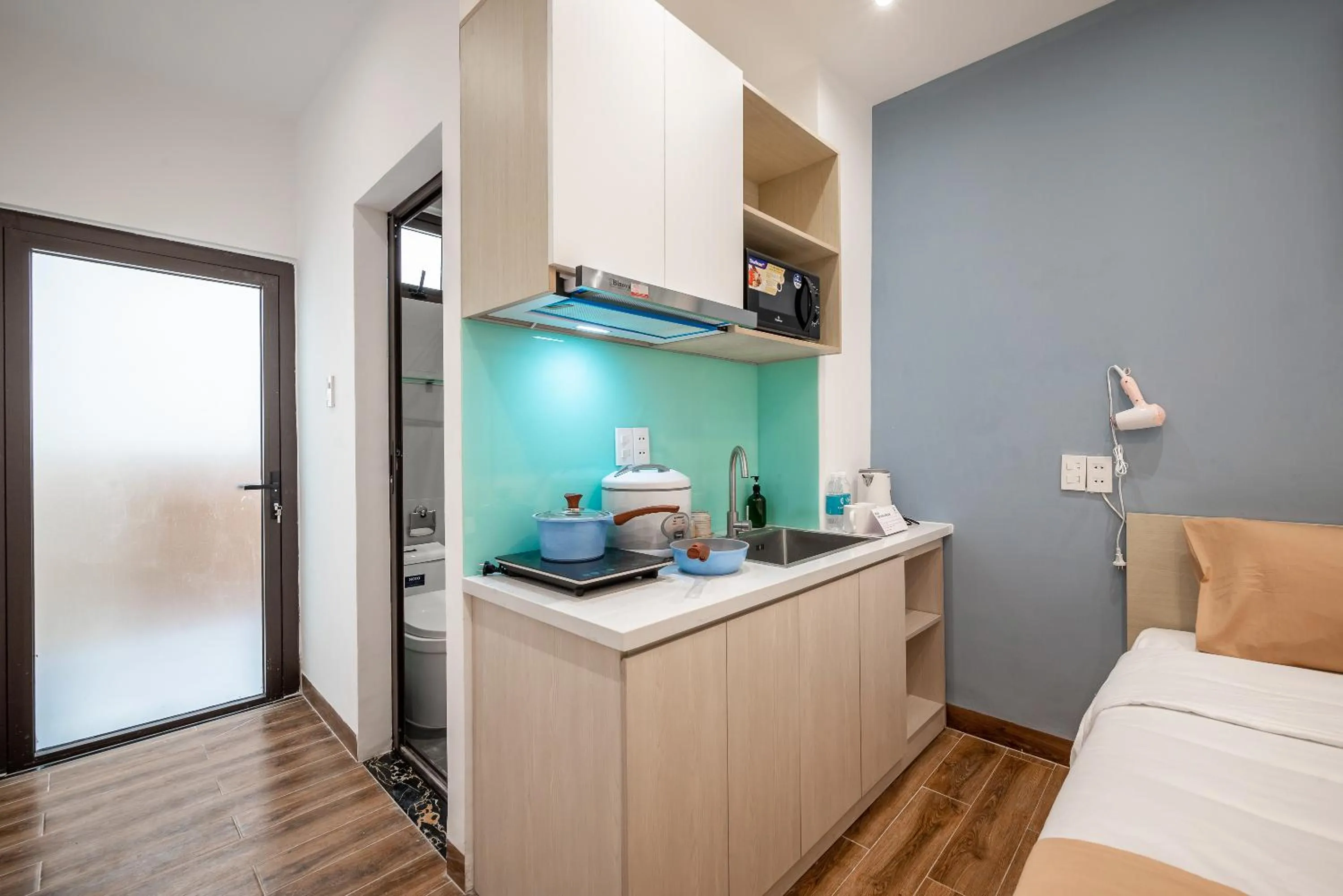 Kitchen or kitchenette, Bed in Cozrum Homes - Winter Corner