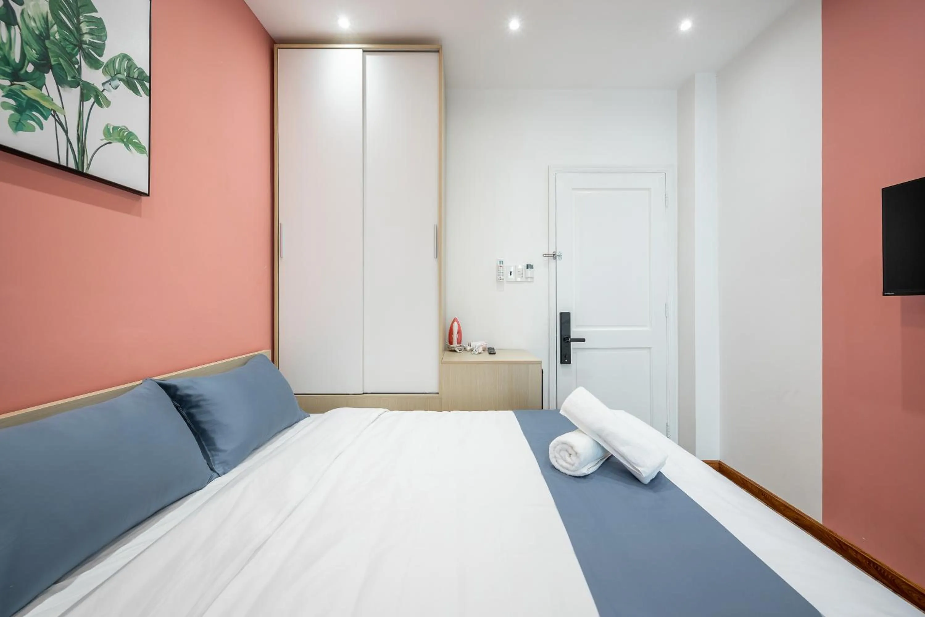 Bedroom, Bed in Cozrum Homes - Winter Corner