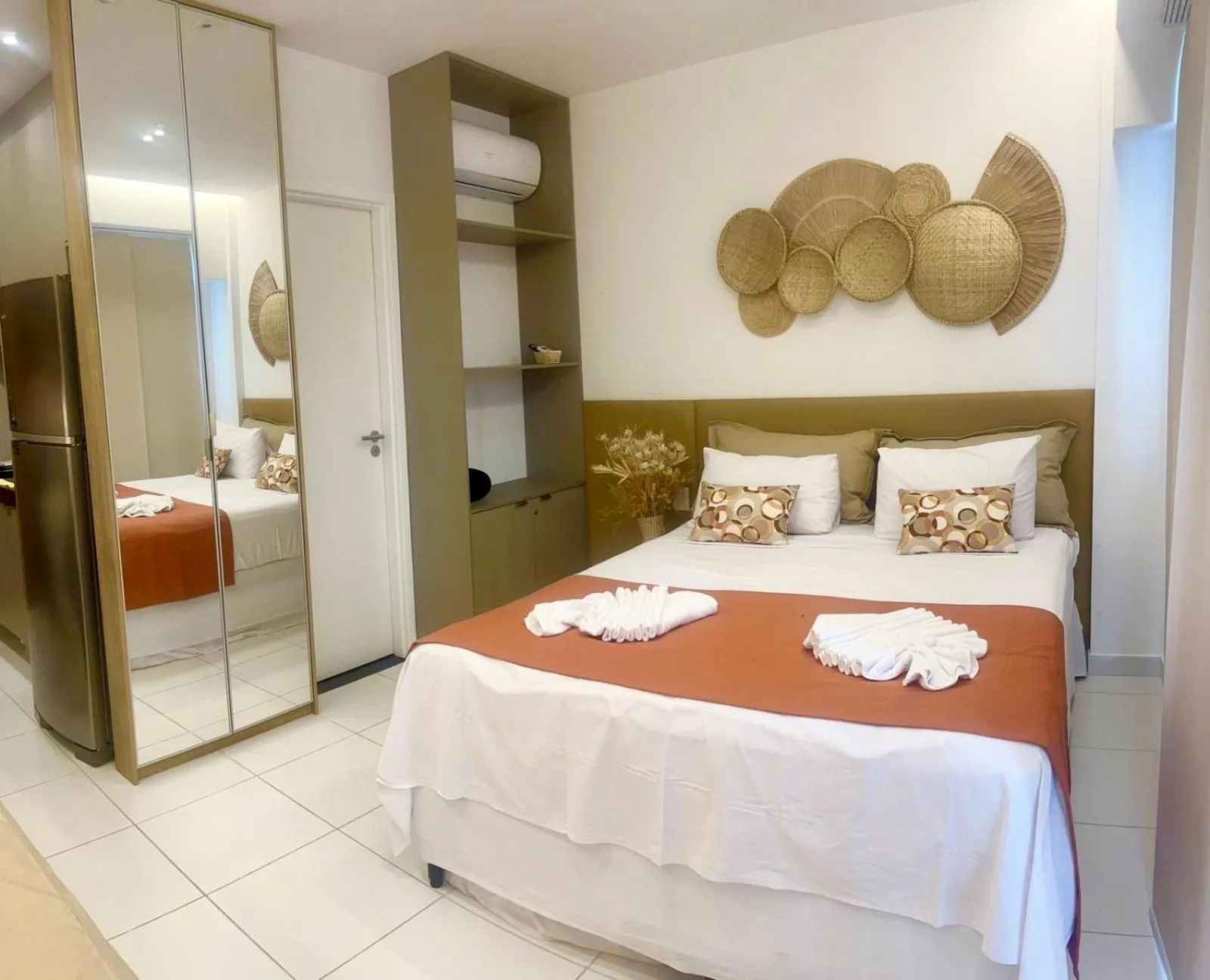 Bedroom, Bed in Porto Beach Resort - Mana Beach Experience