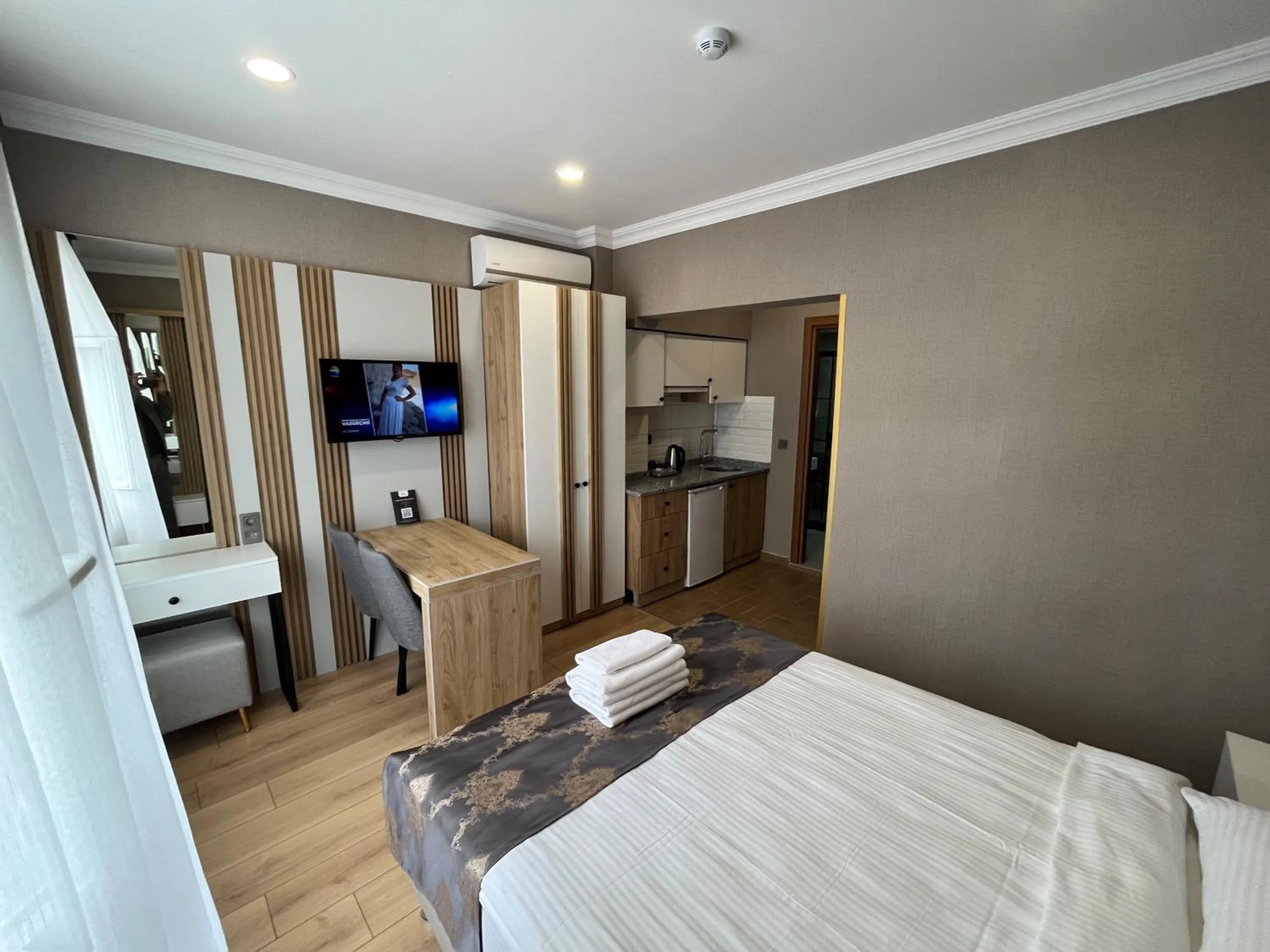 TV and multimedia, Bed in H&L Suites
