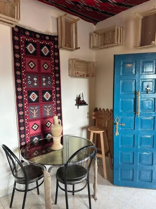 Living room in Antica old apartment al-lwebdeh