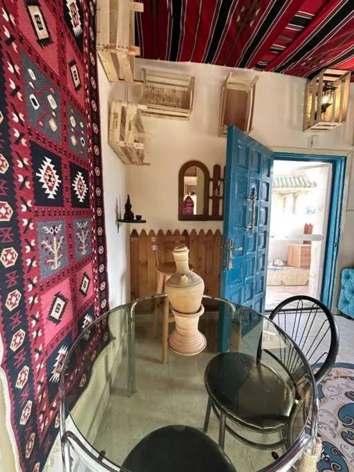 Living room in Antica old apartment al-lwebdeh