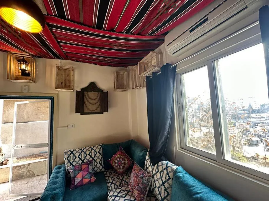 Living room in Antica old apartment al-lwebdeh