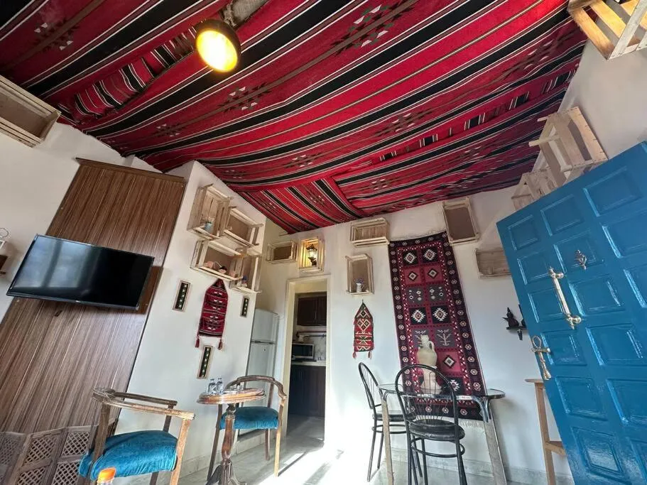 Living room in Antica old apartment al-lwebdeh