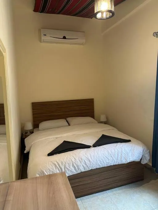 Bed in Antica old apartment al-lwebdeh