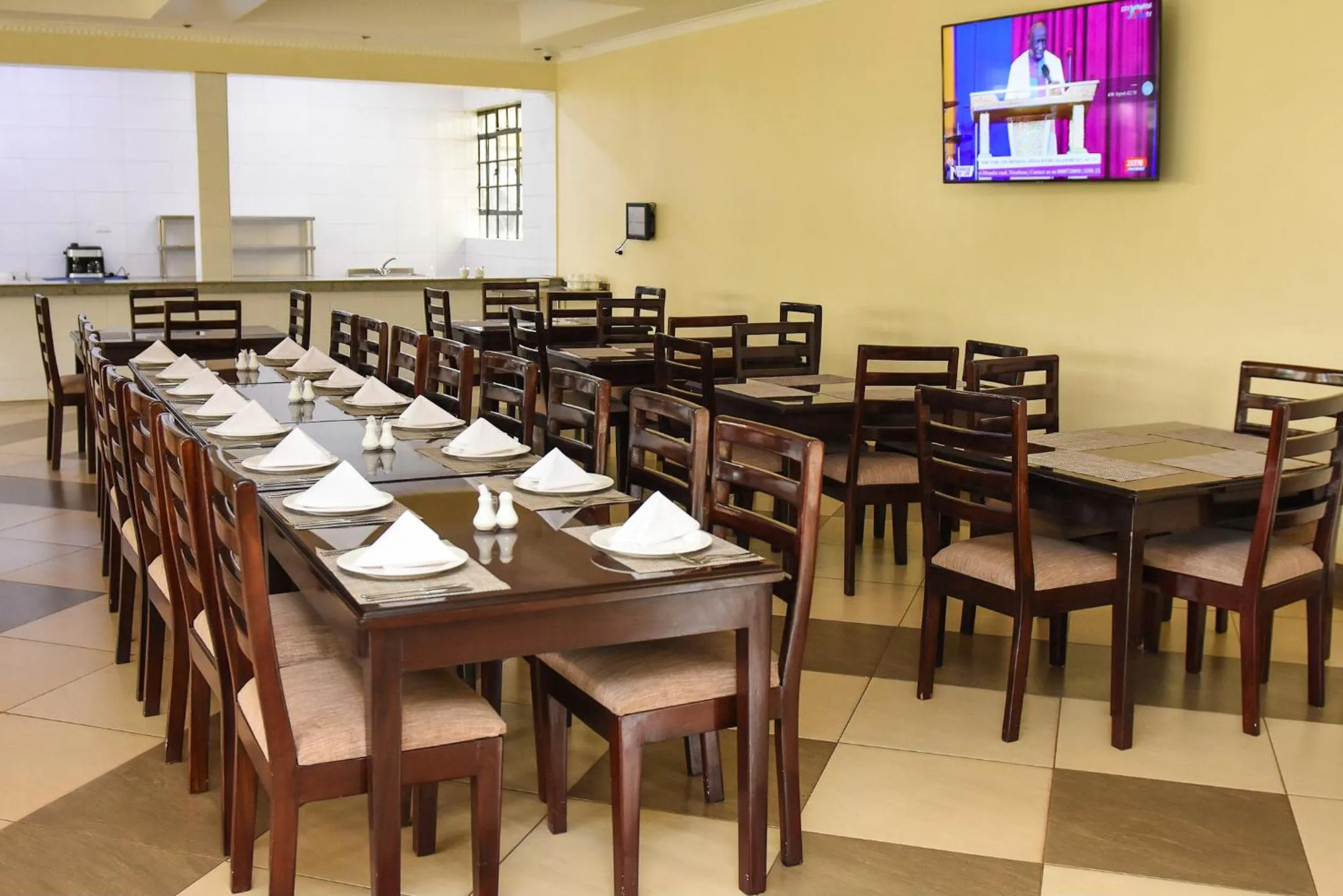 Restaurant/places to eat in The Radix Hotel Limited