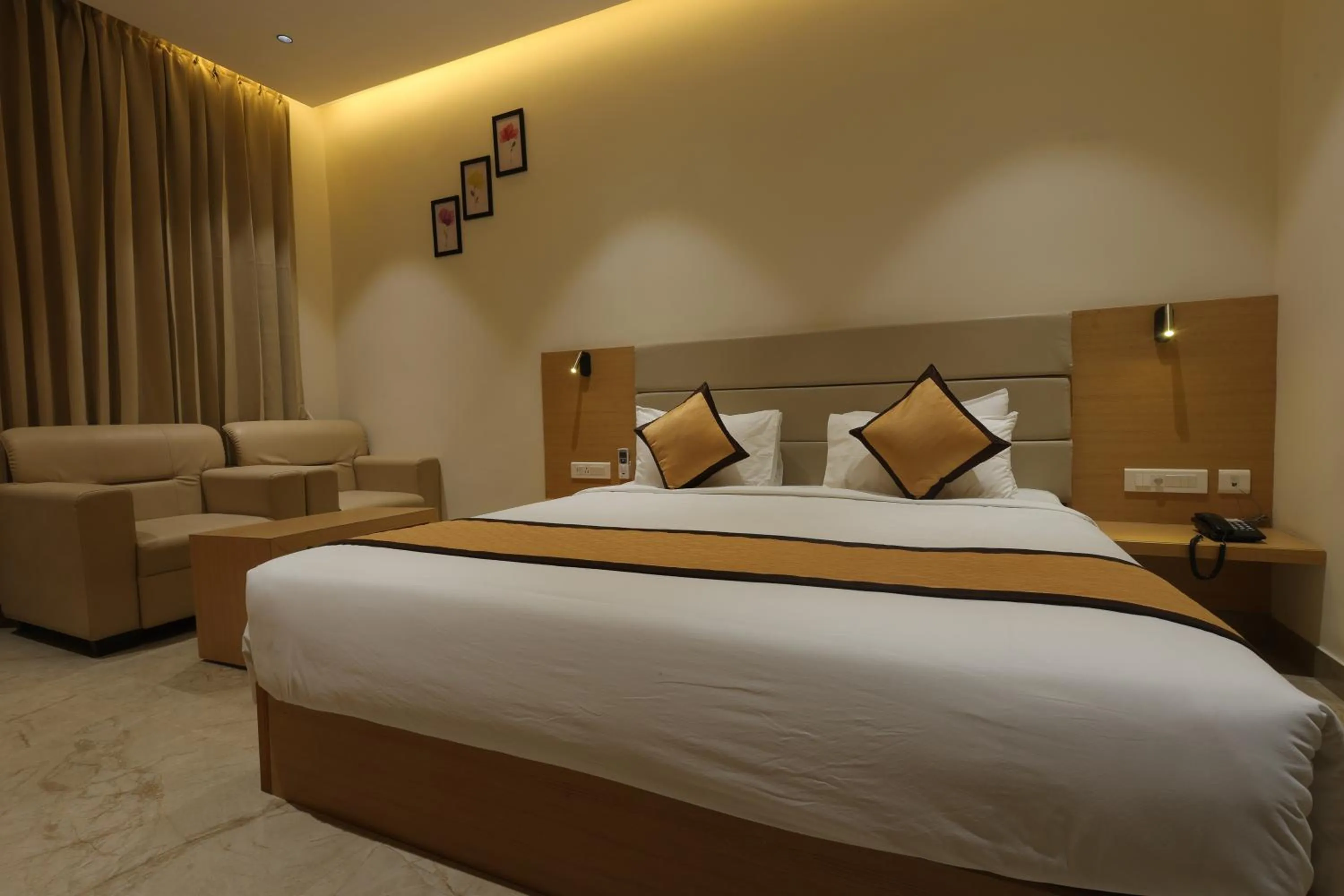 Bed in Hotel Nakshathra- A Royal Stay