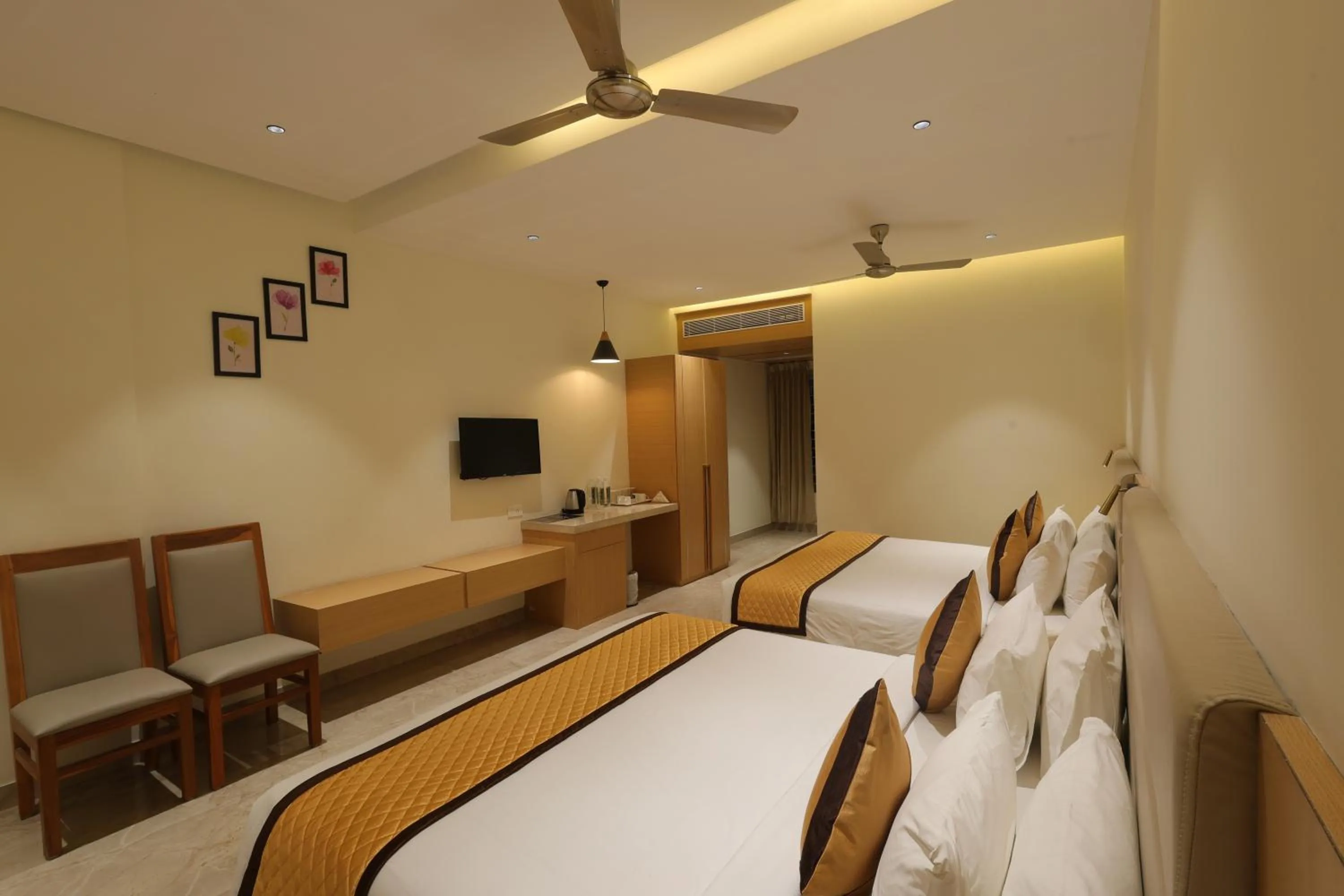 Photo of the whole room, Bed in Hotel Nakshathra- A Royal Stay