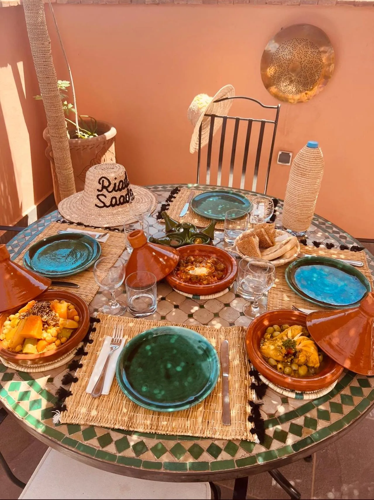 Restaurant/places to eat in Riad Allal