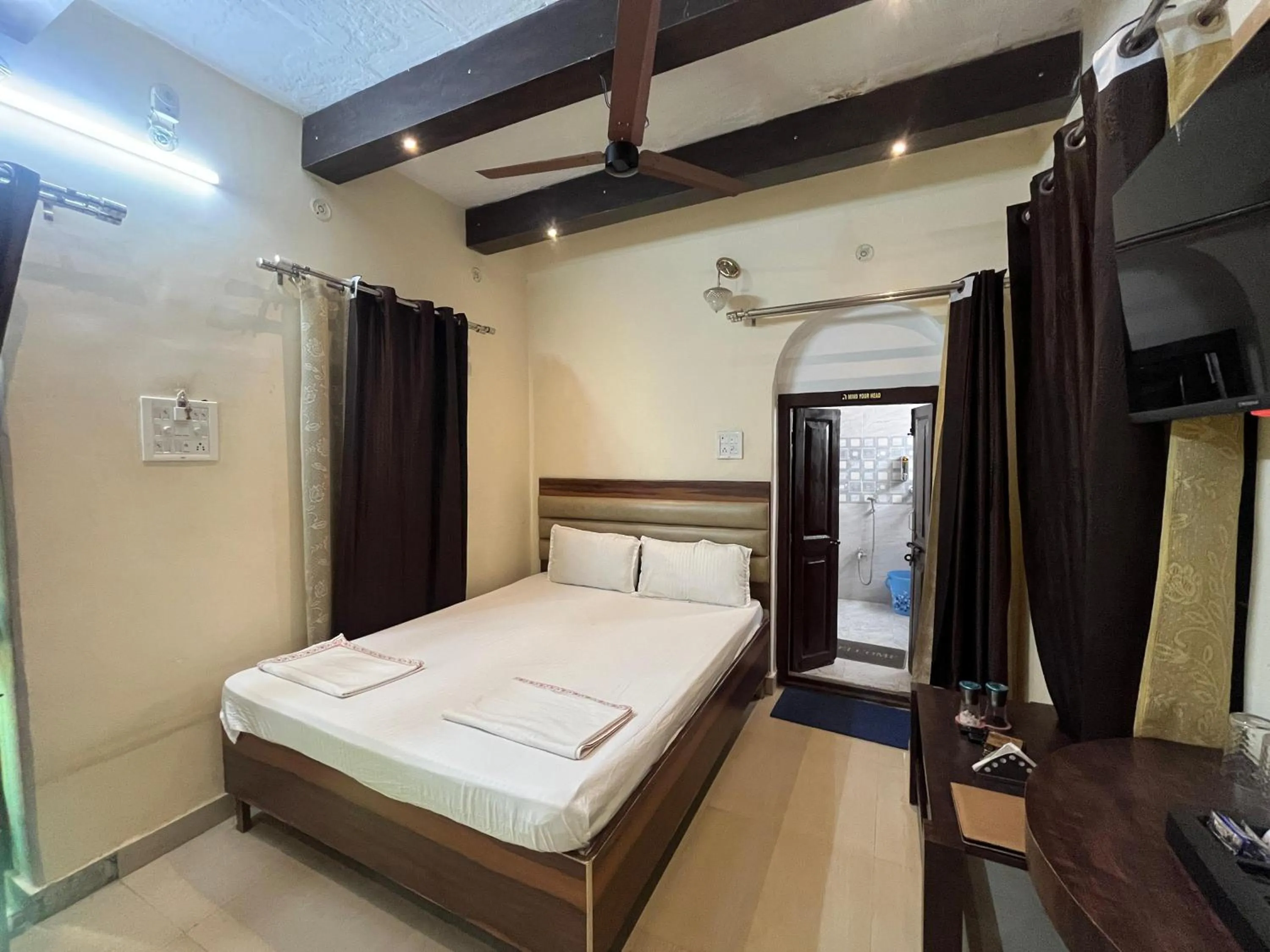 Bed in Foreigners Inn