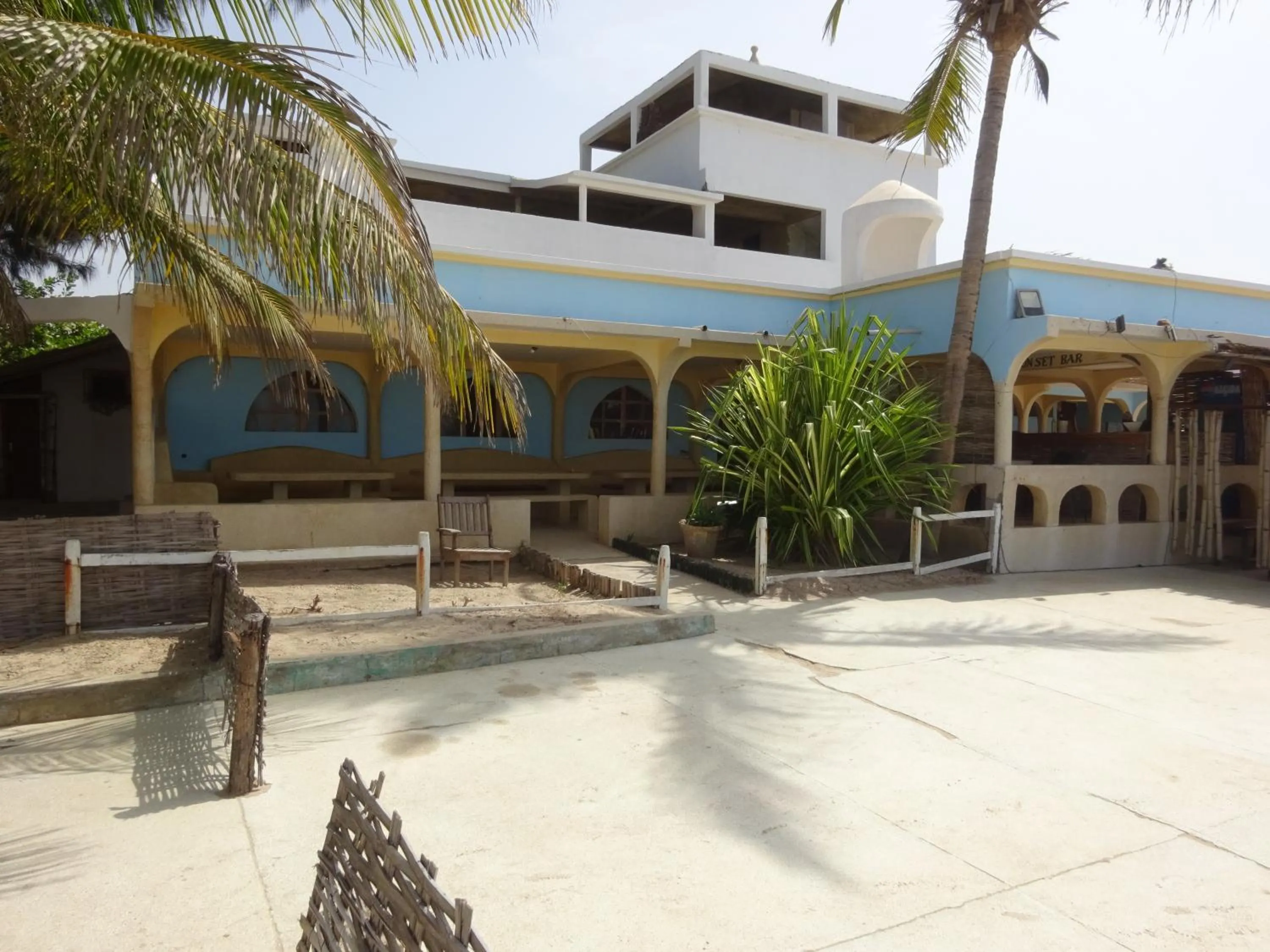 Property building in HOTEL DU BAR DE LA MER CAP SKIRRiNG