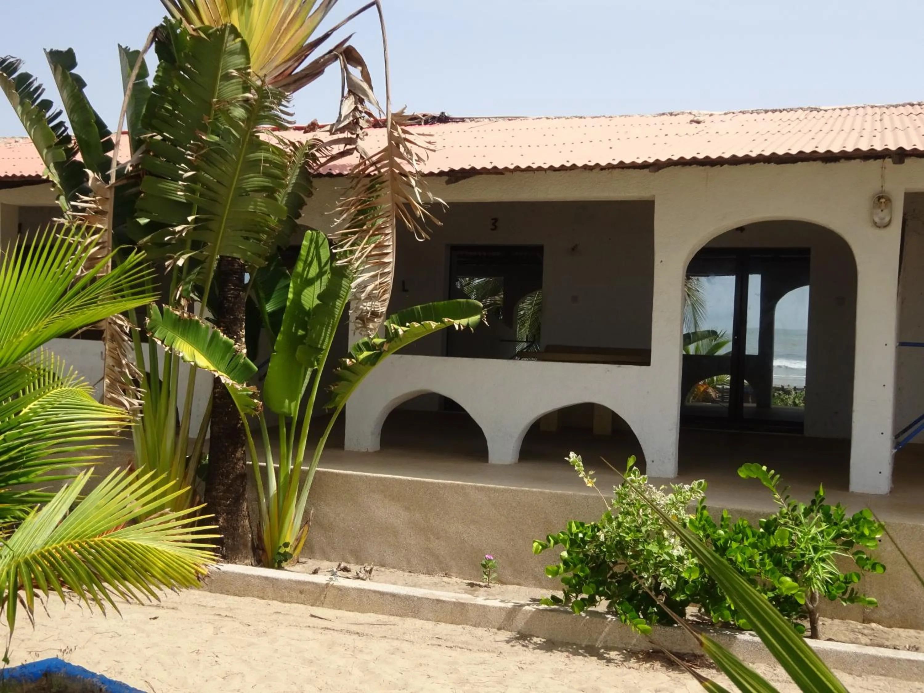 Property building in HOTEL DU BAR DE LA MER CAP SKIRRiNG