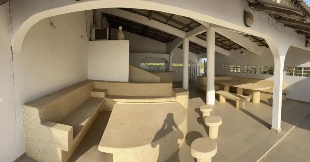 Seating area in HOTEL DU BAR DE LA MER CAP SKIRRiNG