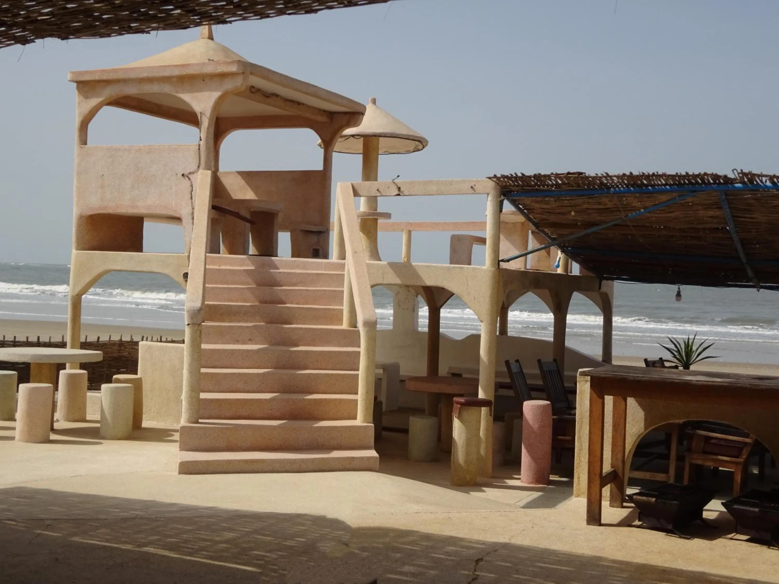 Patio in HOTEL DU BAR DE LA MER CAP SKIRRiNG