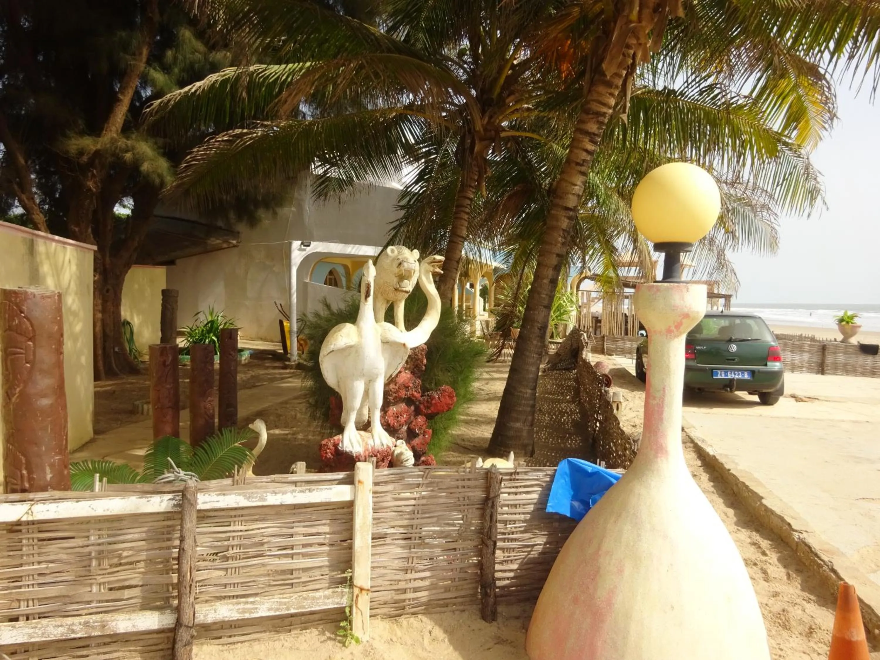 Garden in HOTEL DU BAR DE LA MER CAP SKIRRiNG