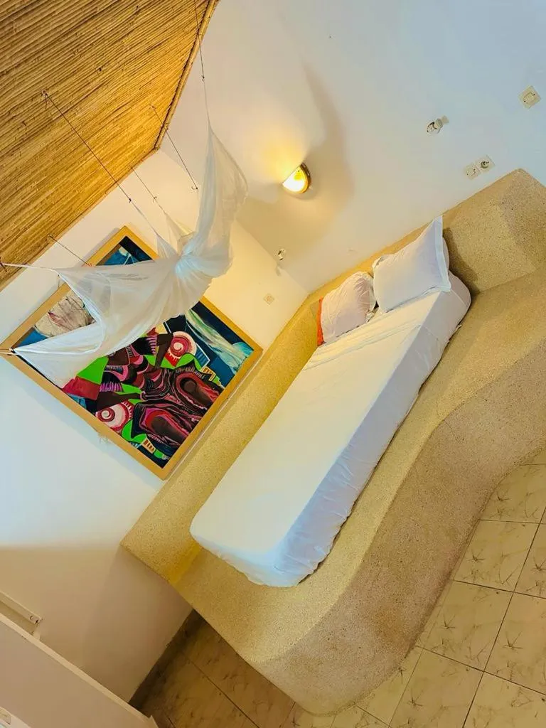 Bed in HOTEL DU BAR DE LA MER CAP SKIRRiNG