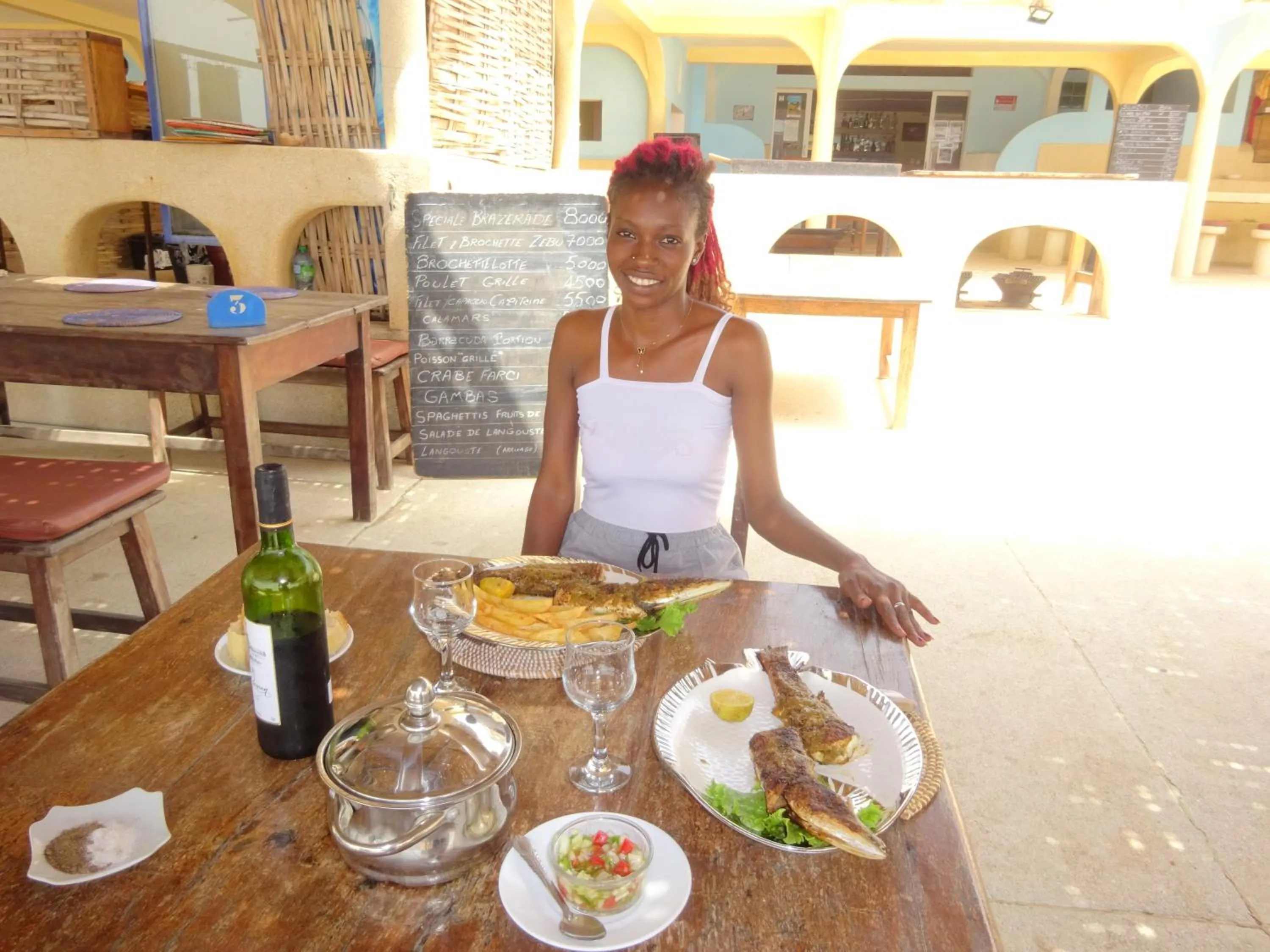 Restaurant/places to eat in HOTEL DU BAR DE LA MER CAP SKIRRiNG