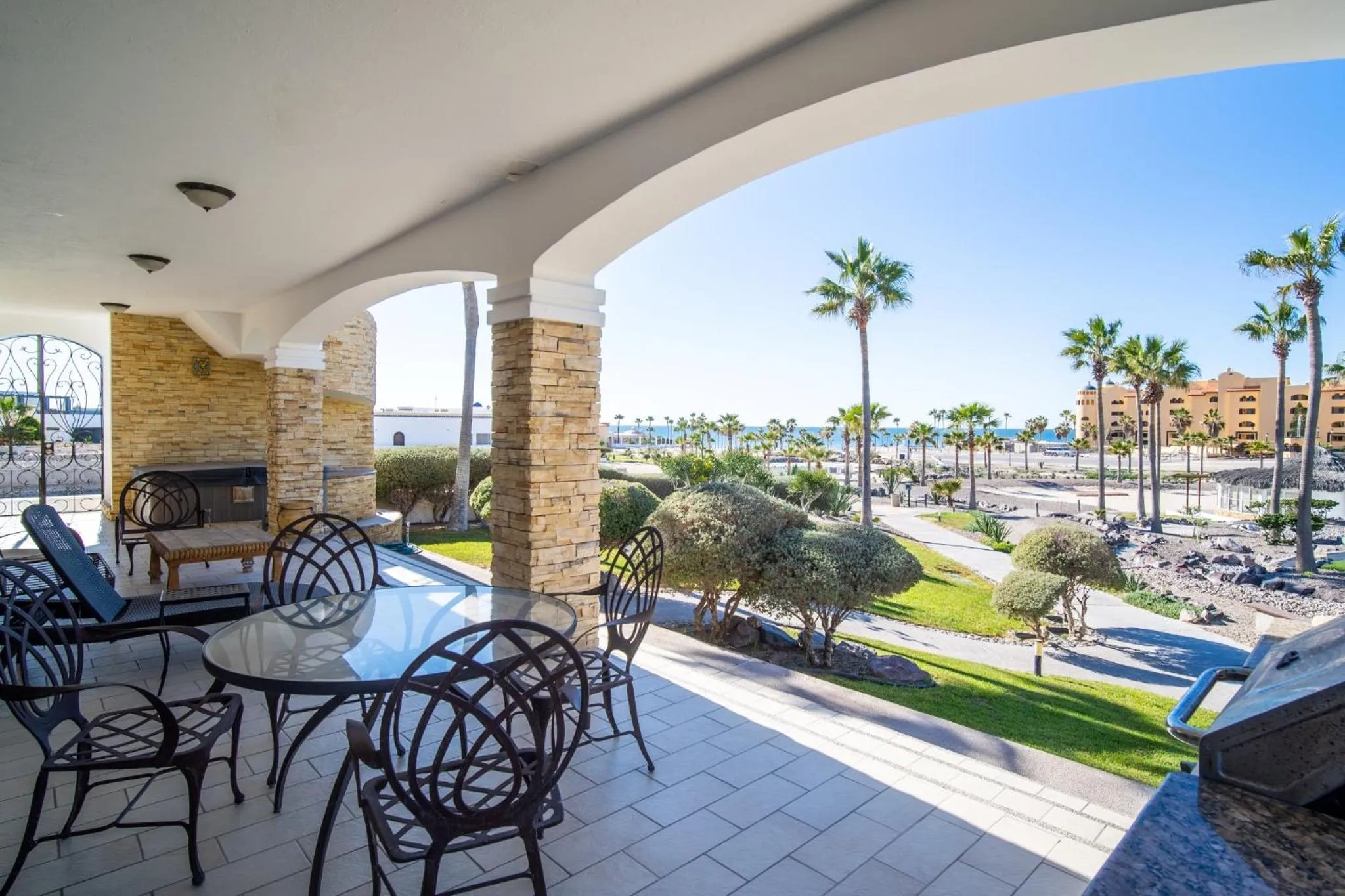 Casa Blanca Golf Villas