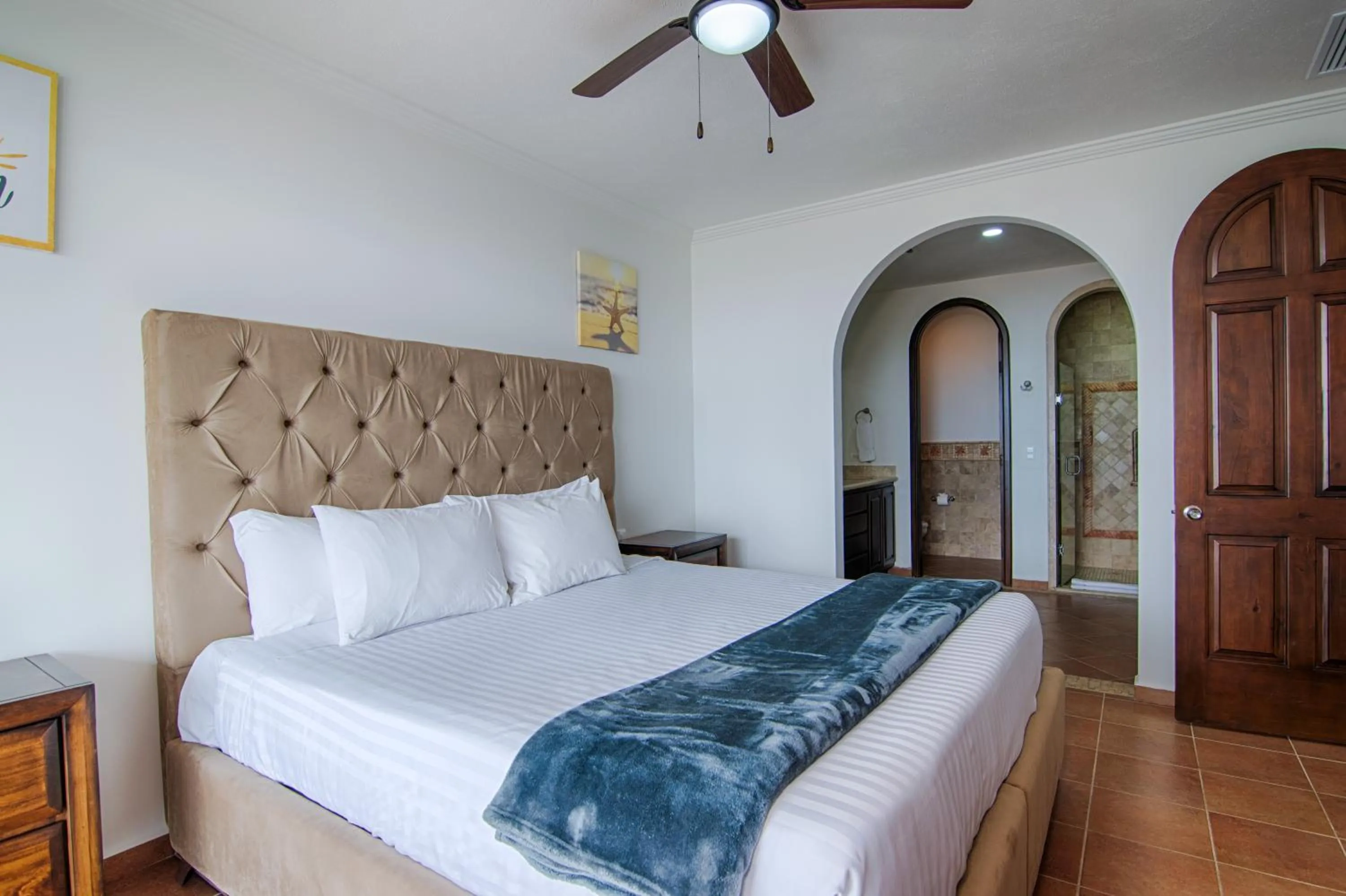 Bed in Casa Blanca Golf Villas