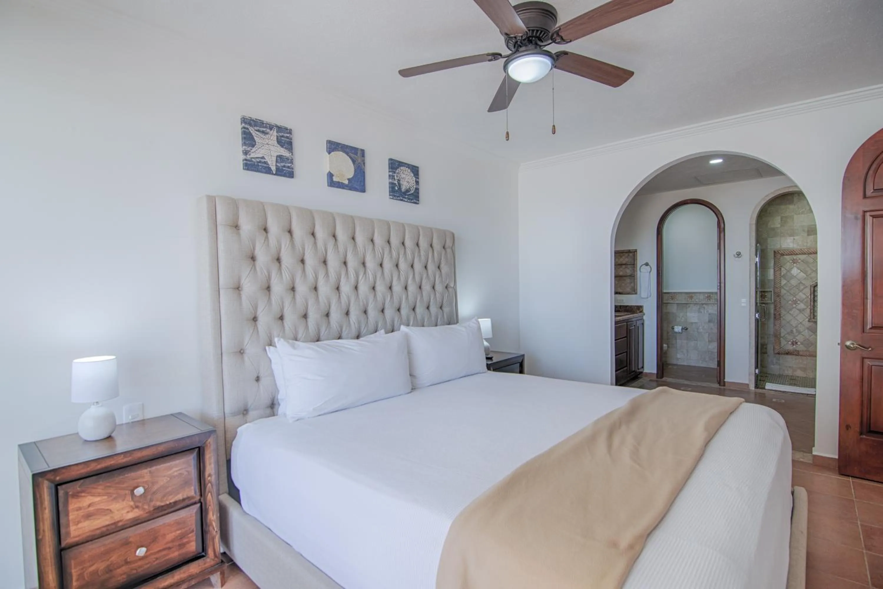 Bed in Casa Blanca Golf Villas