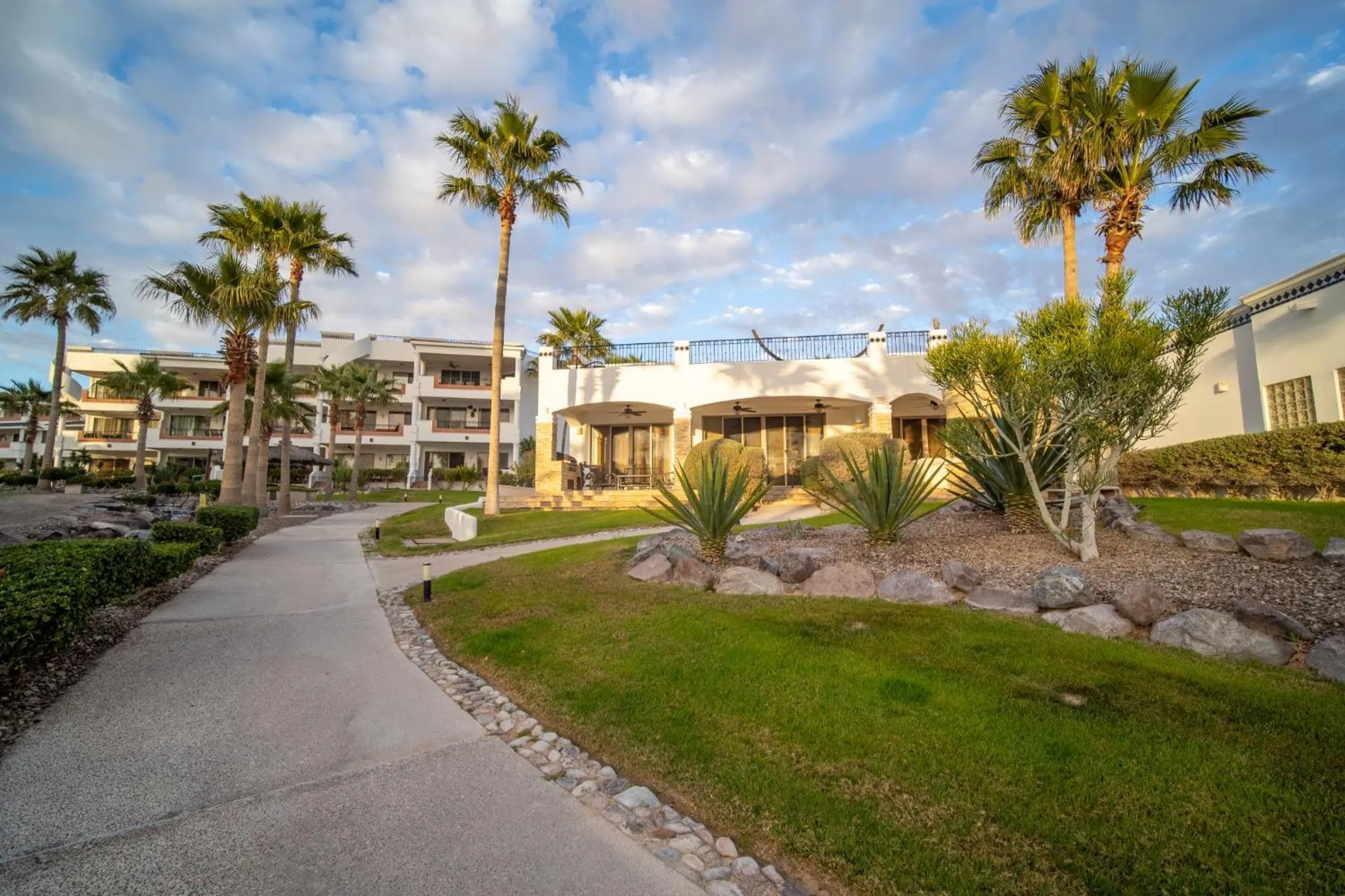 Casa Blanca Golf Villas