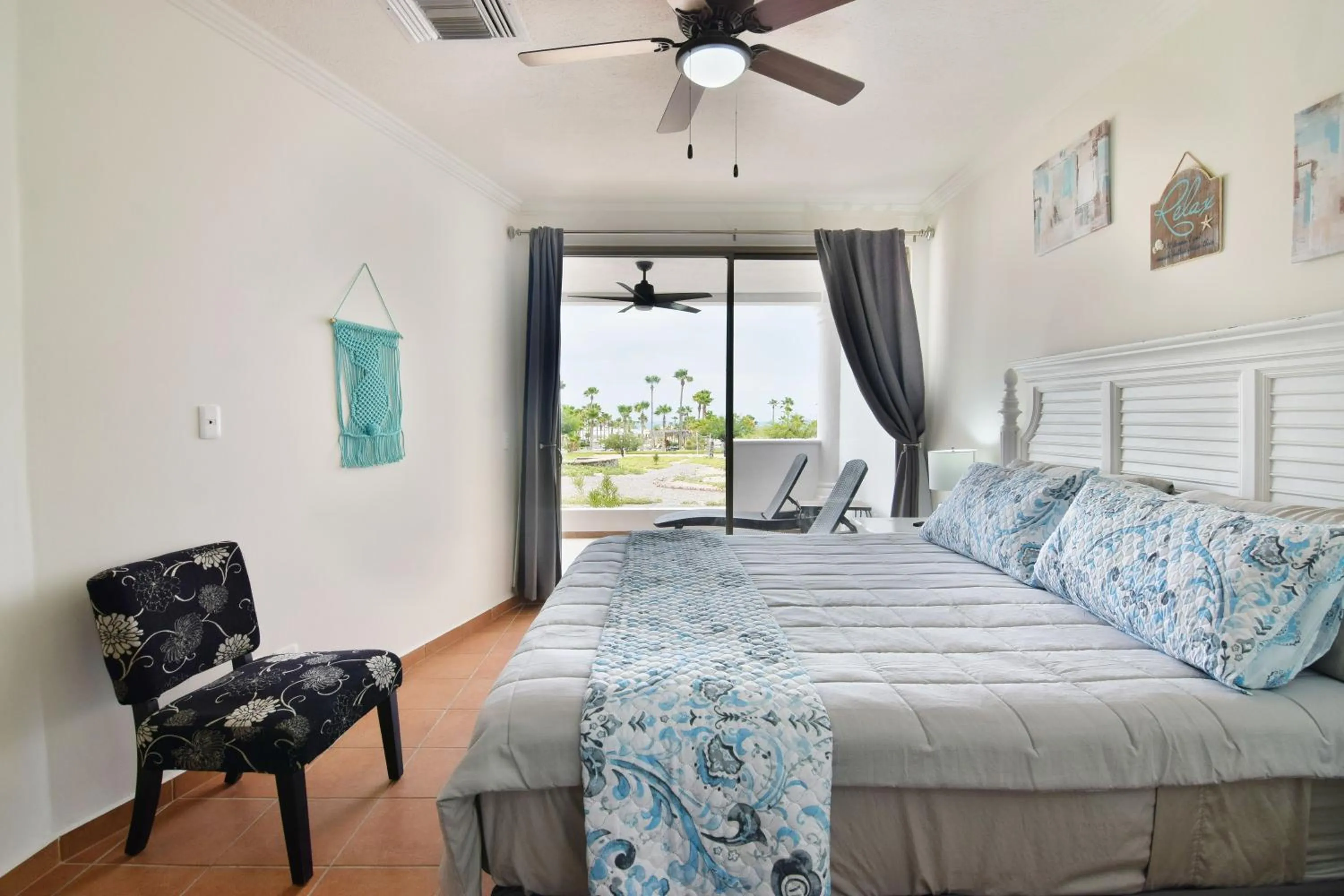 Bed in Casa Blanca Golf Villas