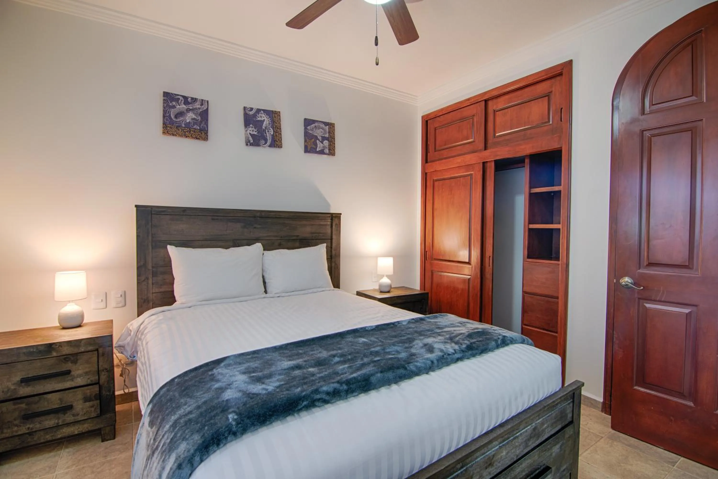 Bed in Casa Blanca Golf Villas