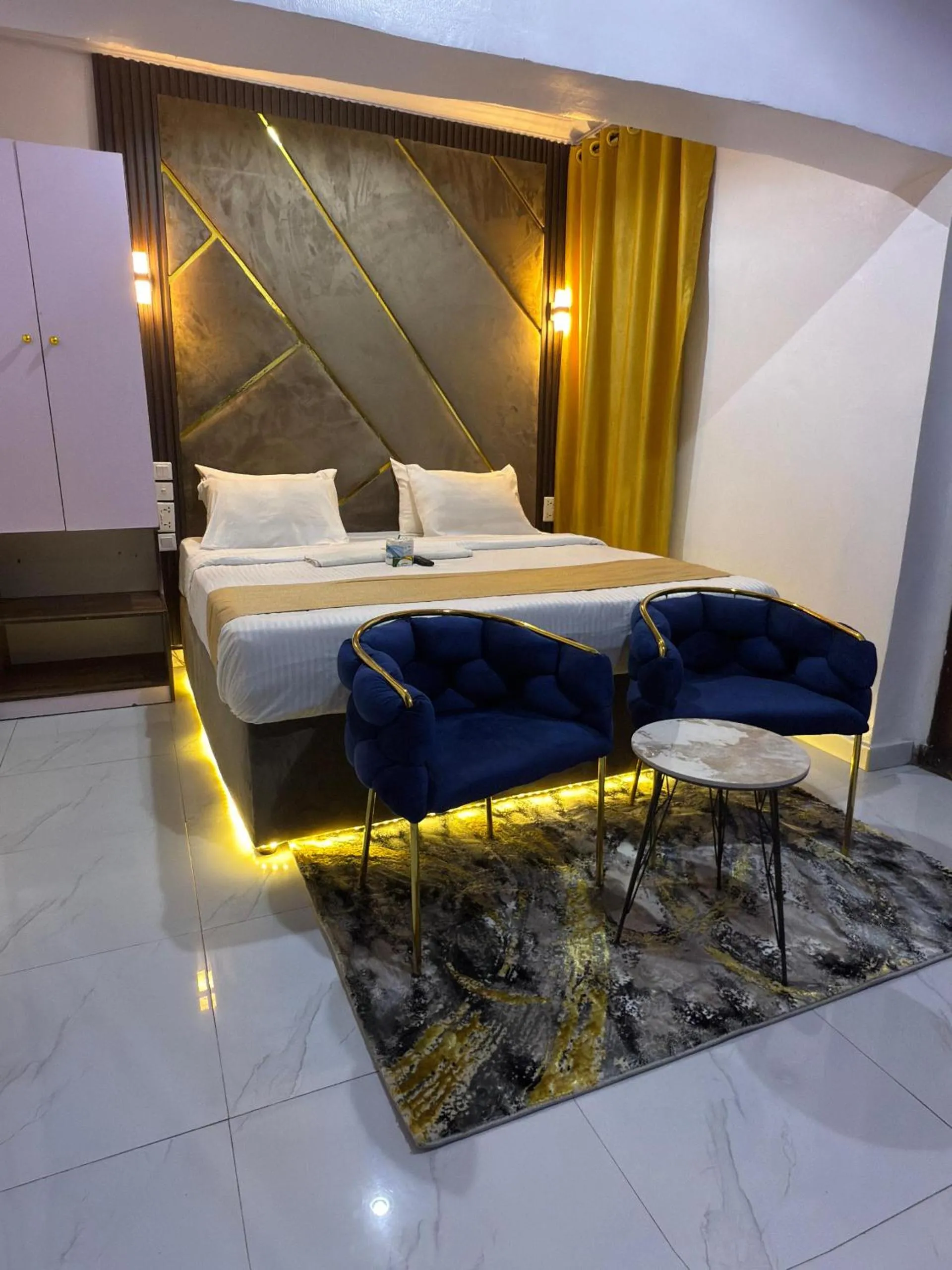 Bed in Palazzo Apartments