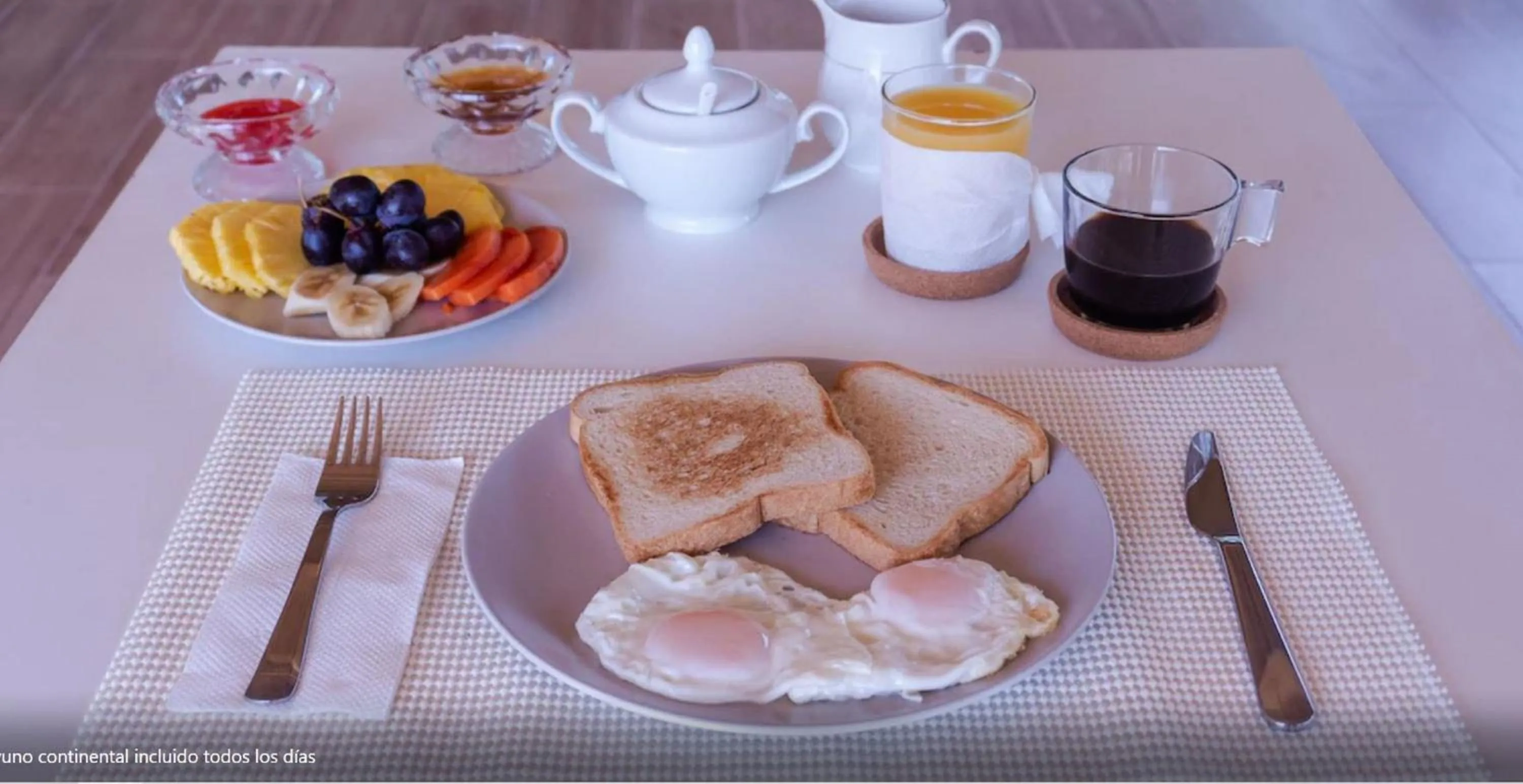 Breakfast in Samaná Suites Hotel by Habita