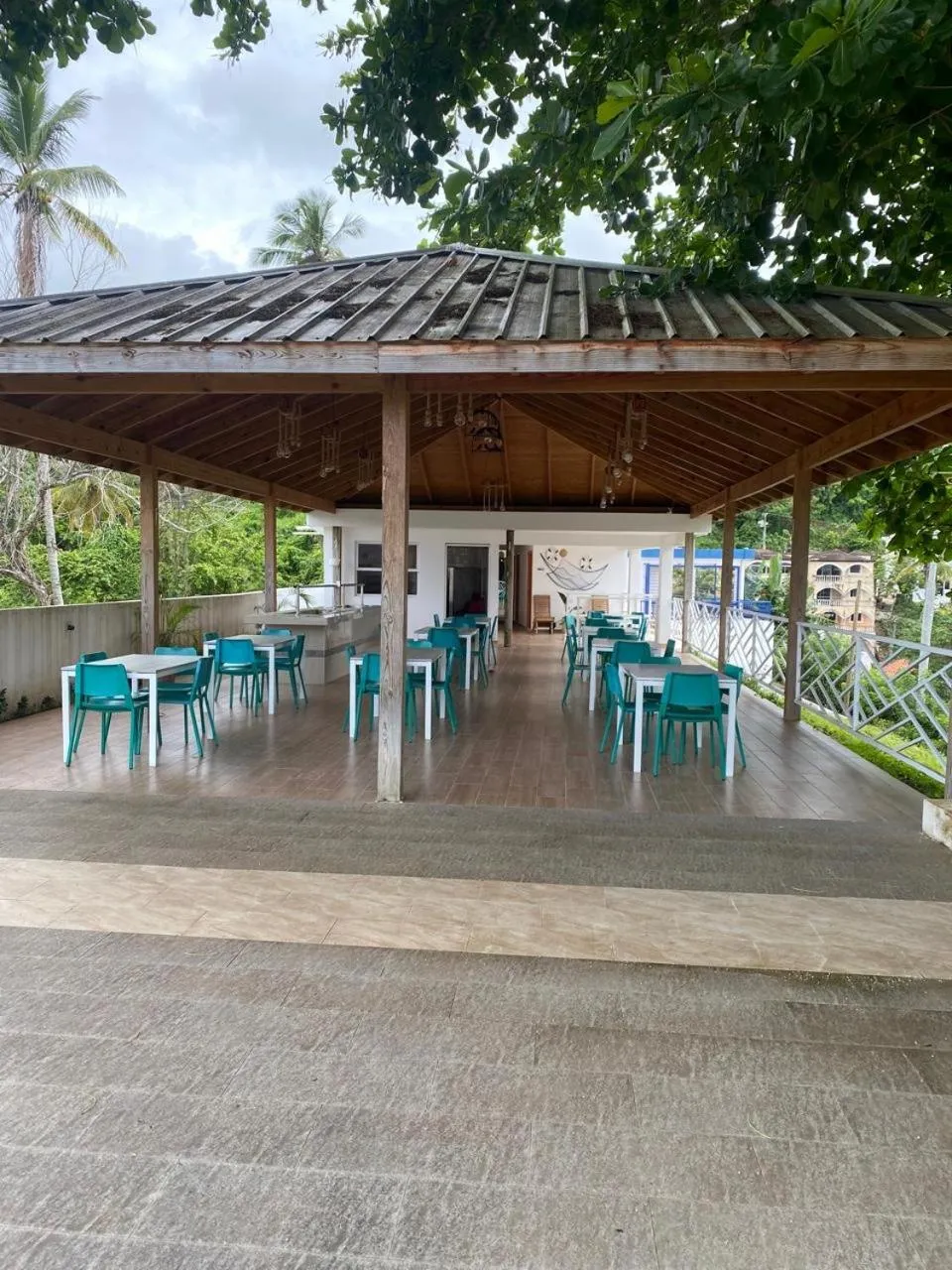 Restaurant/places to eat in Samaná Suites Hotel by Habita