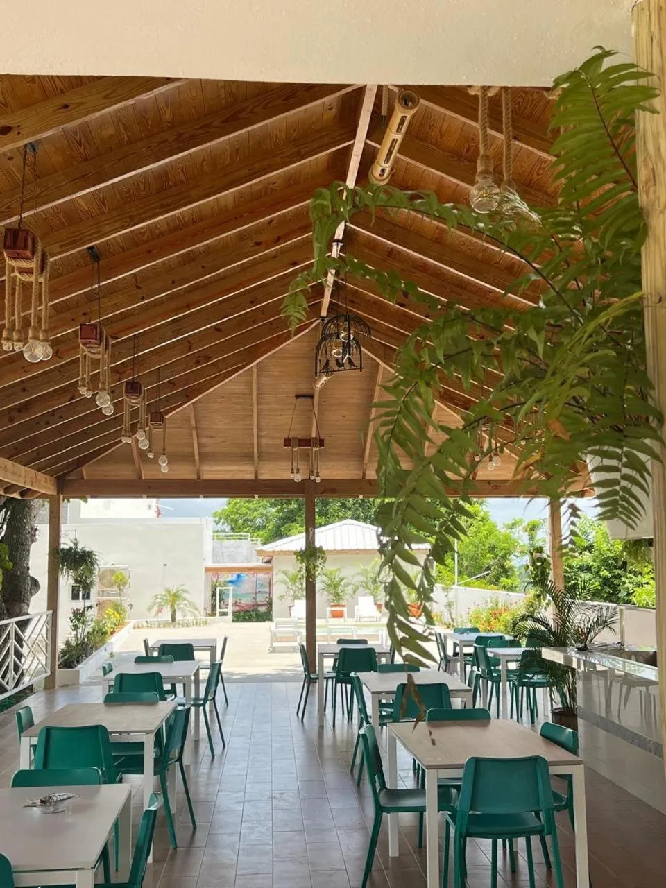 Restaurant/places to eat in Samaná Suites Hotel by Habita