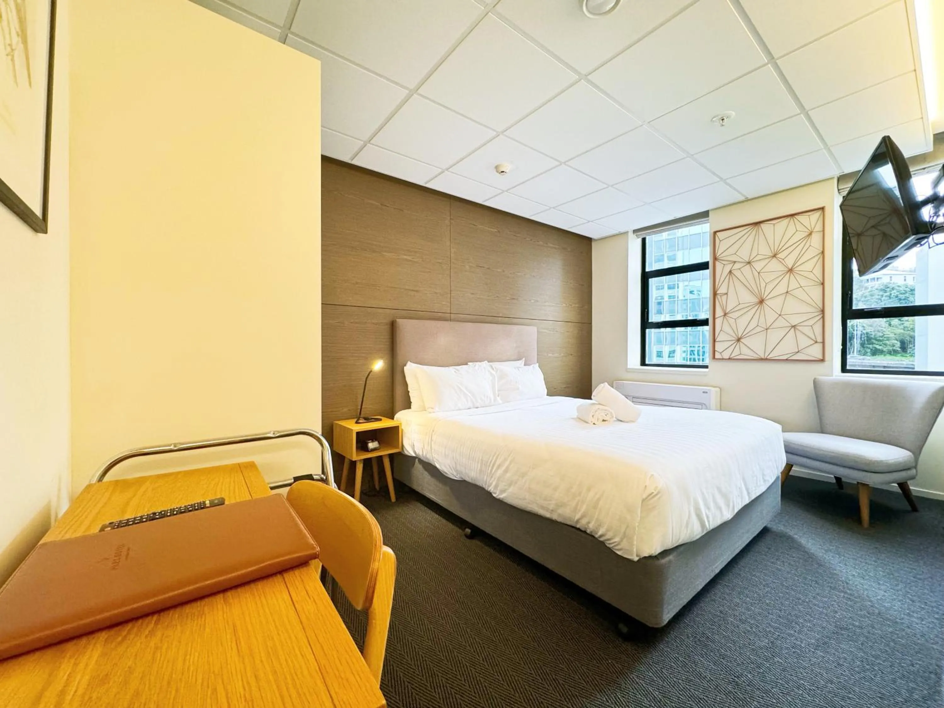 Photo of the whole room, Bed in Park Hotel, Lambton Quay