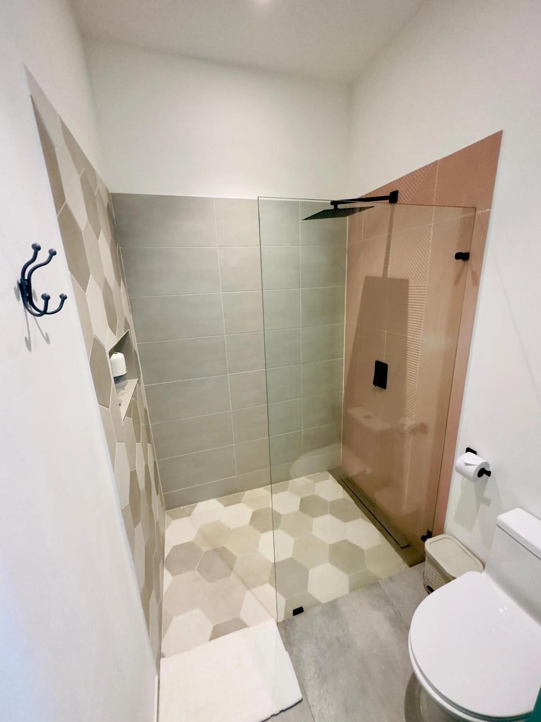 Shower in Hotel Nomadic Design