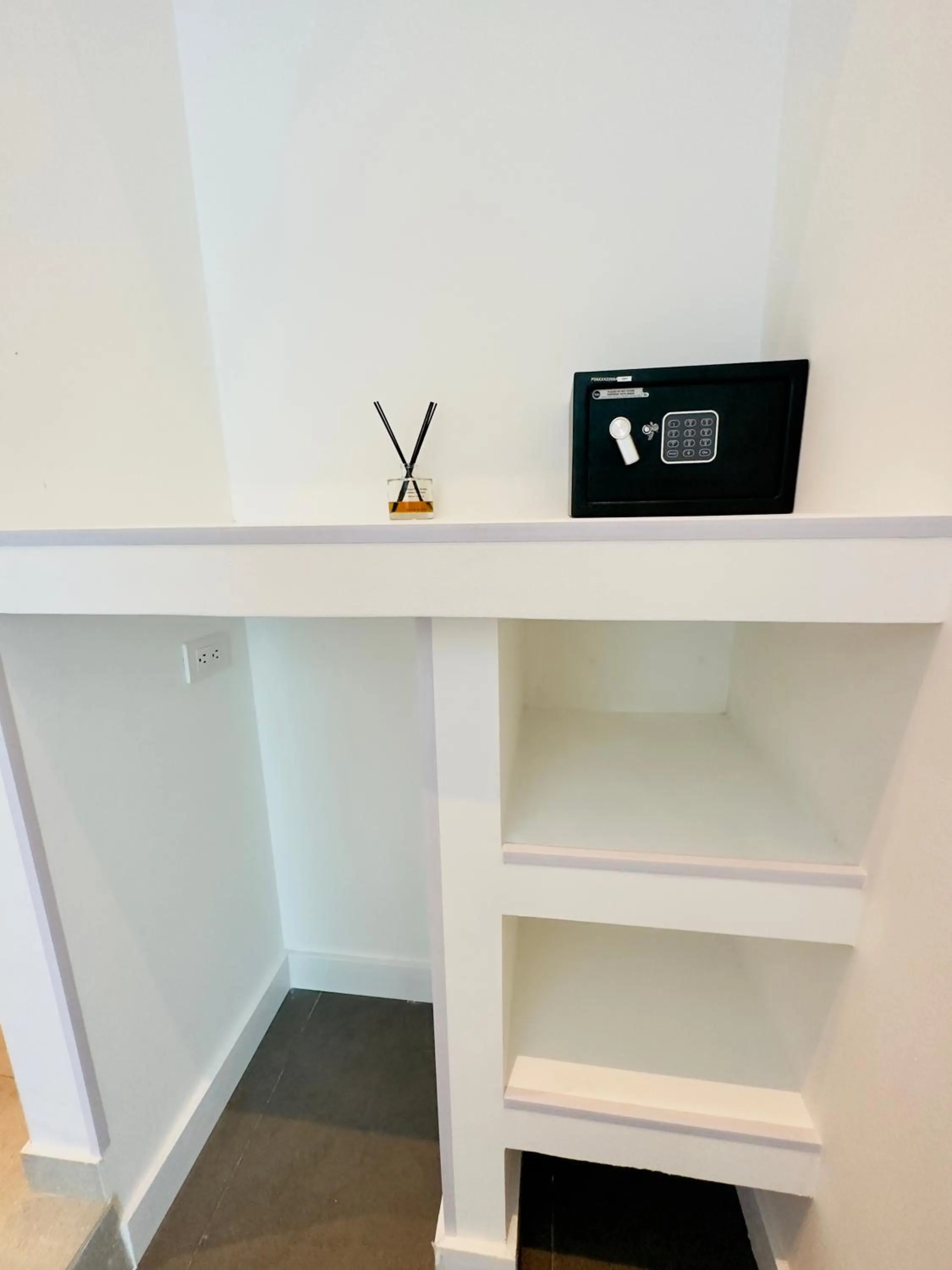 safe in Hotel Nomadic Design