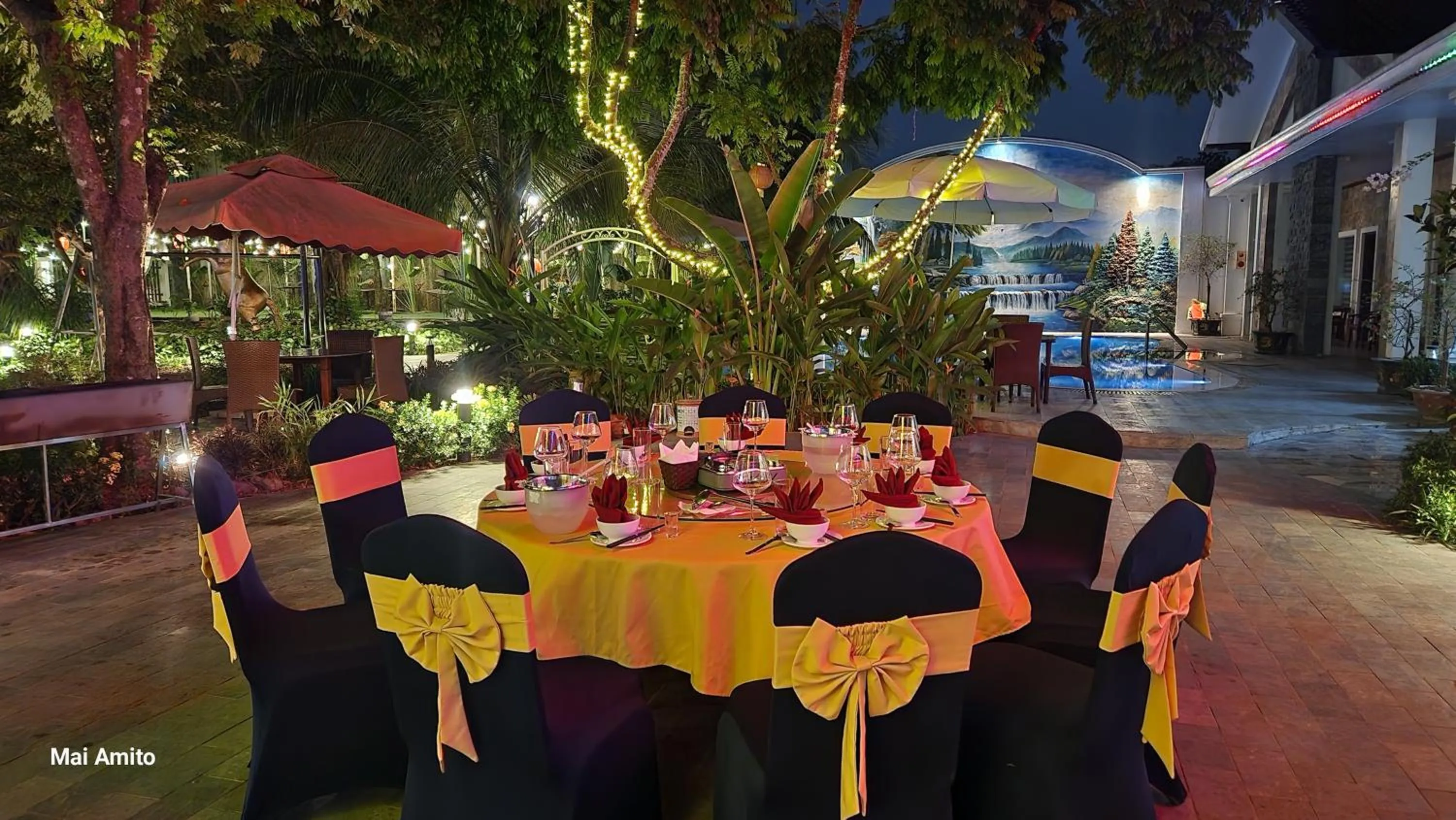 Restaurant/places to eat in Châu Sơn Garden Resort