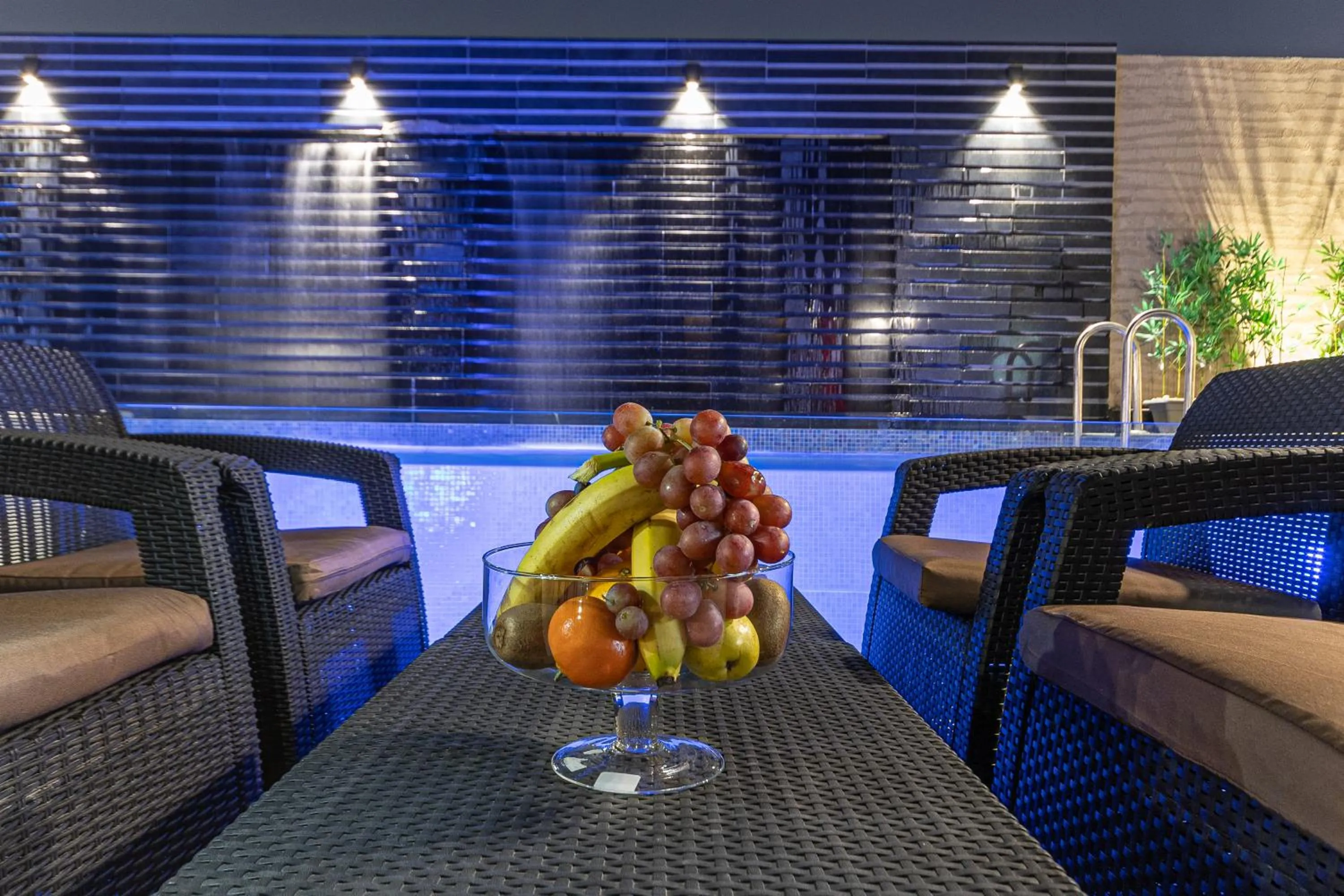 Food and drinks in Land Walk Hotel Al Taawun Riyadh