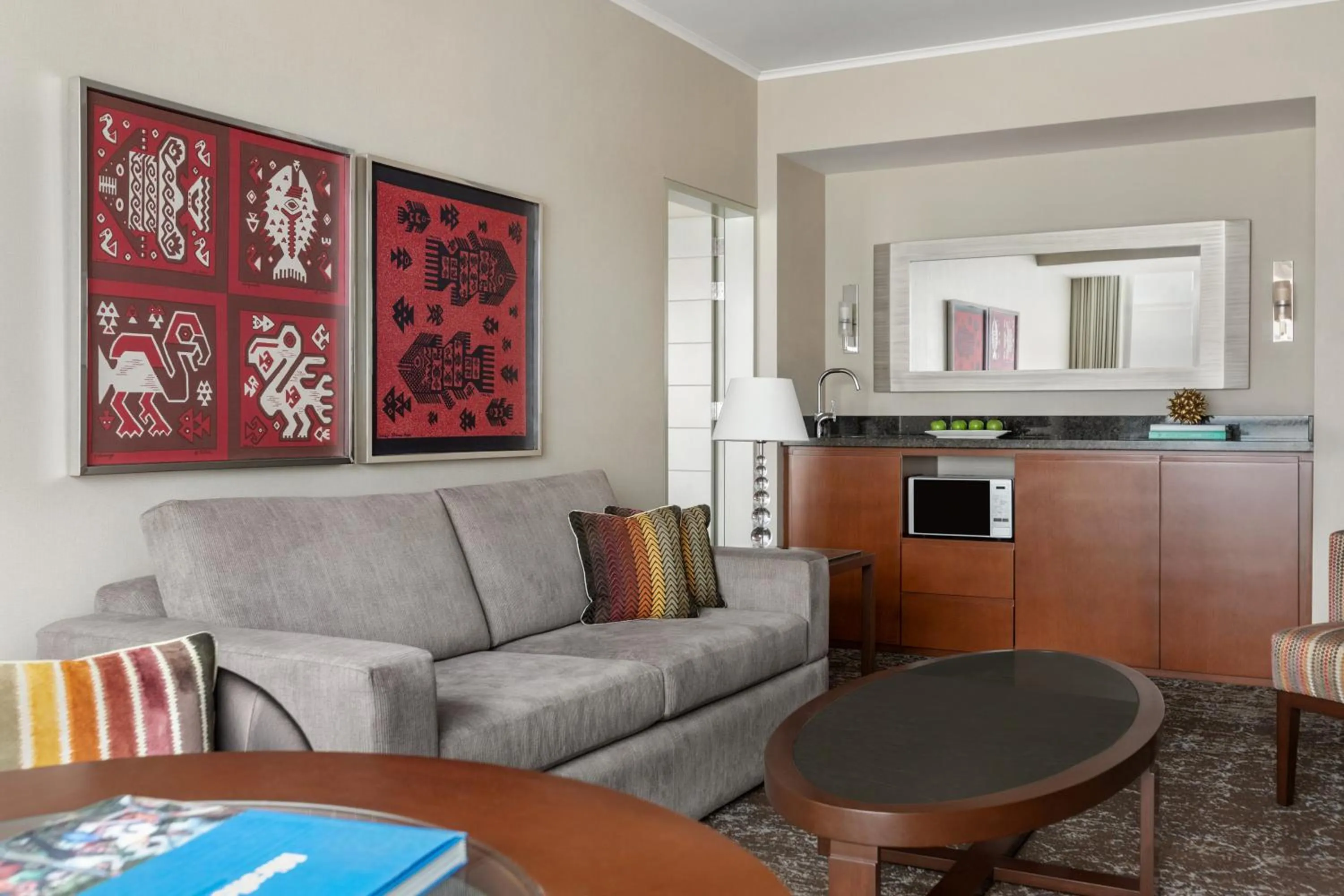 Living room in DoubleTree by Hilton Lima Miraflores El Pardo