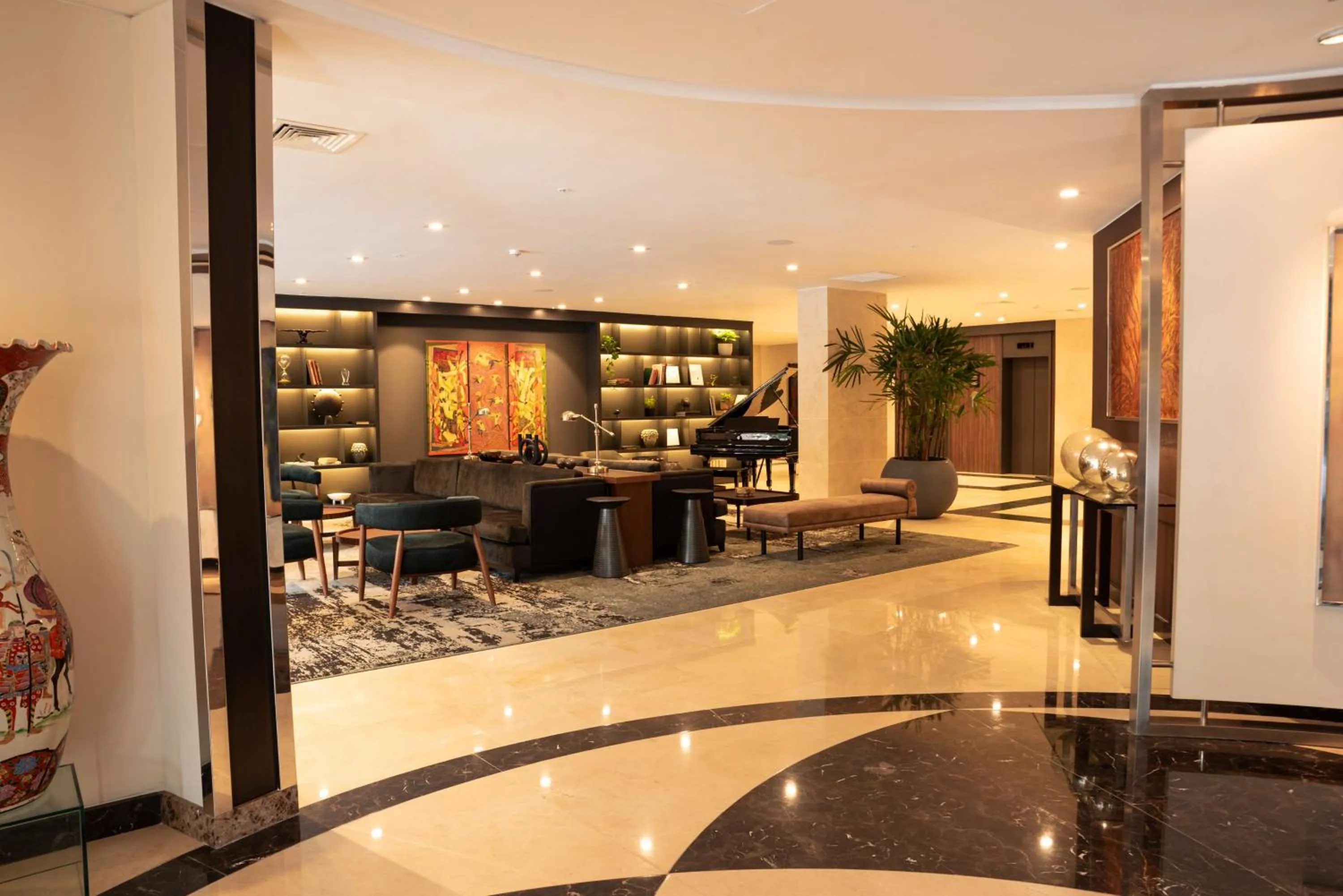 Lobby or reception in DoubleTree by Hilton Lima Miraflores El Pardo