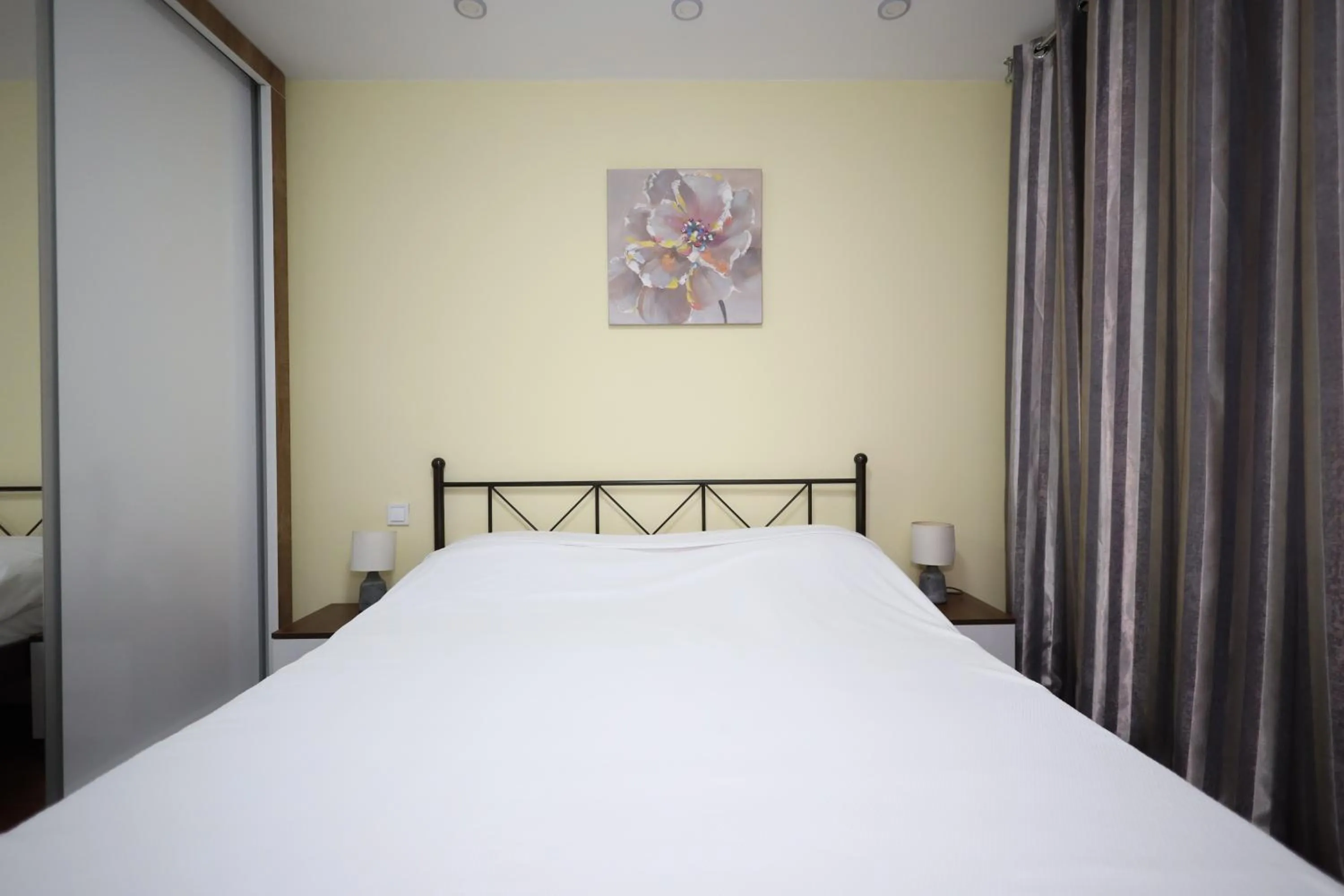 Bed in Dodona ApartHotel in Prishtina