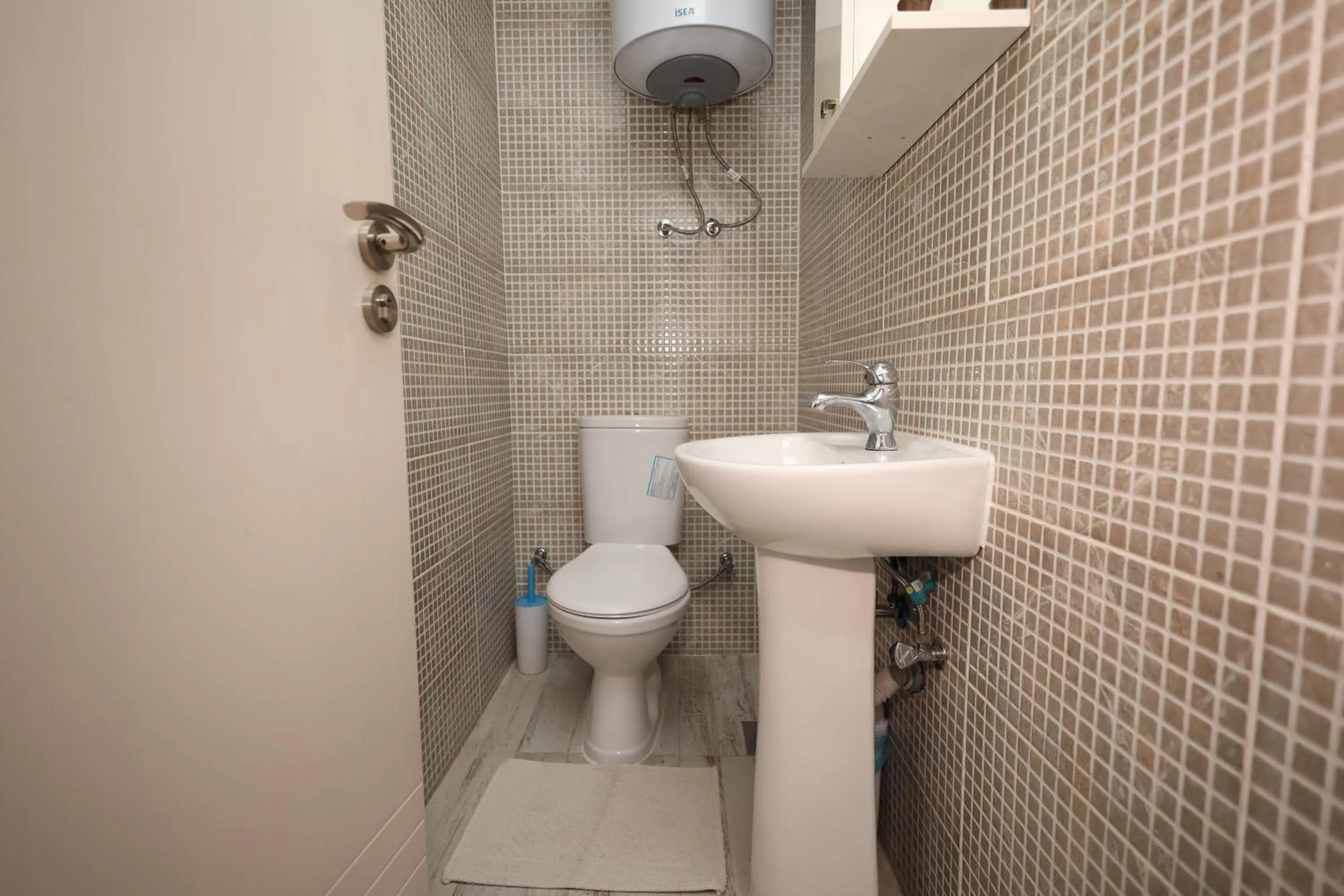 Toilet in Dodona ApartHotel in Prishtina