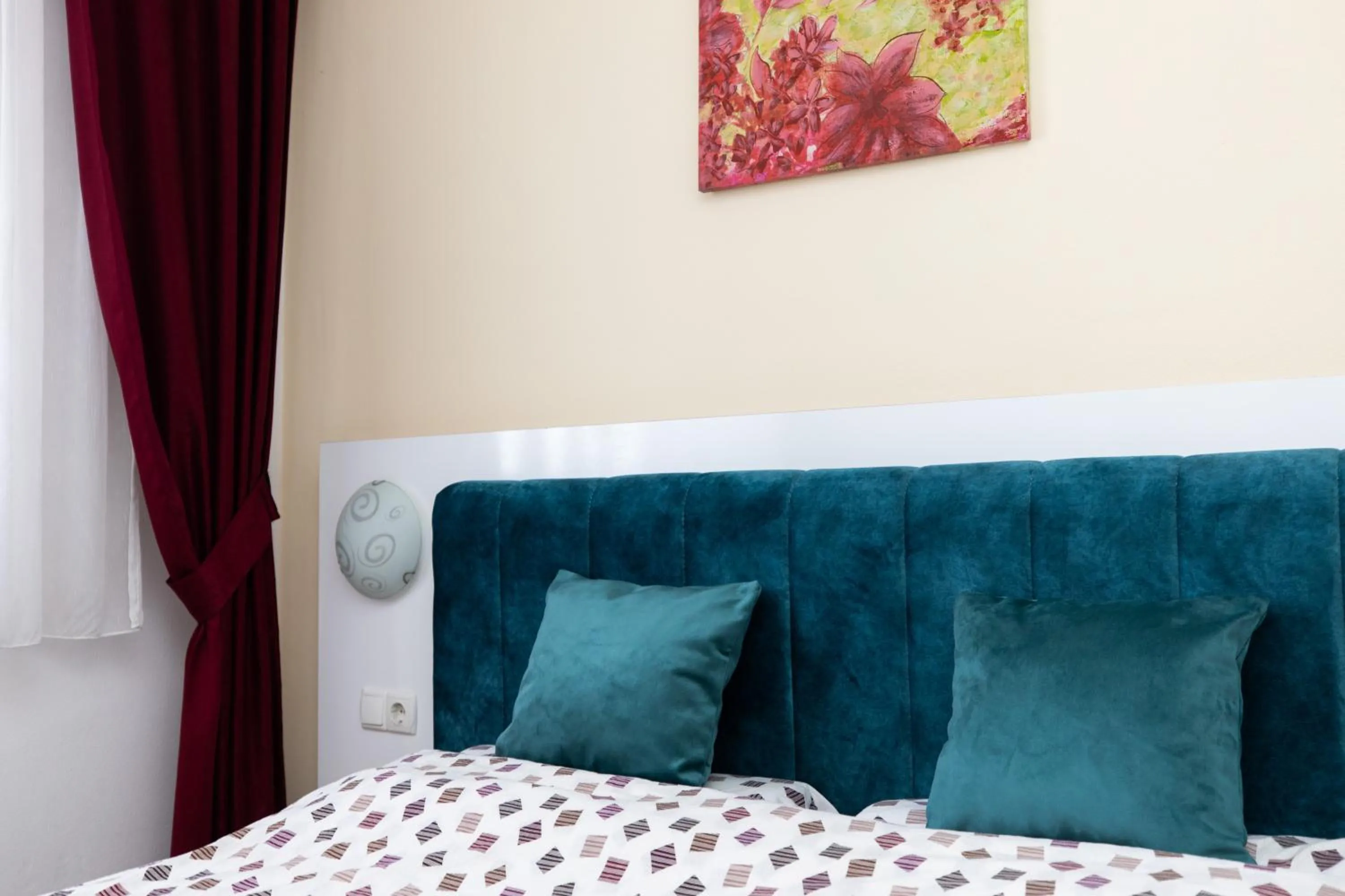 Bedroom, Bed in Dodona ApartHotel in Prishtina