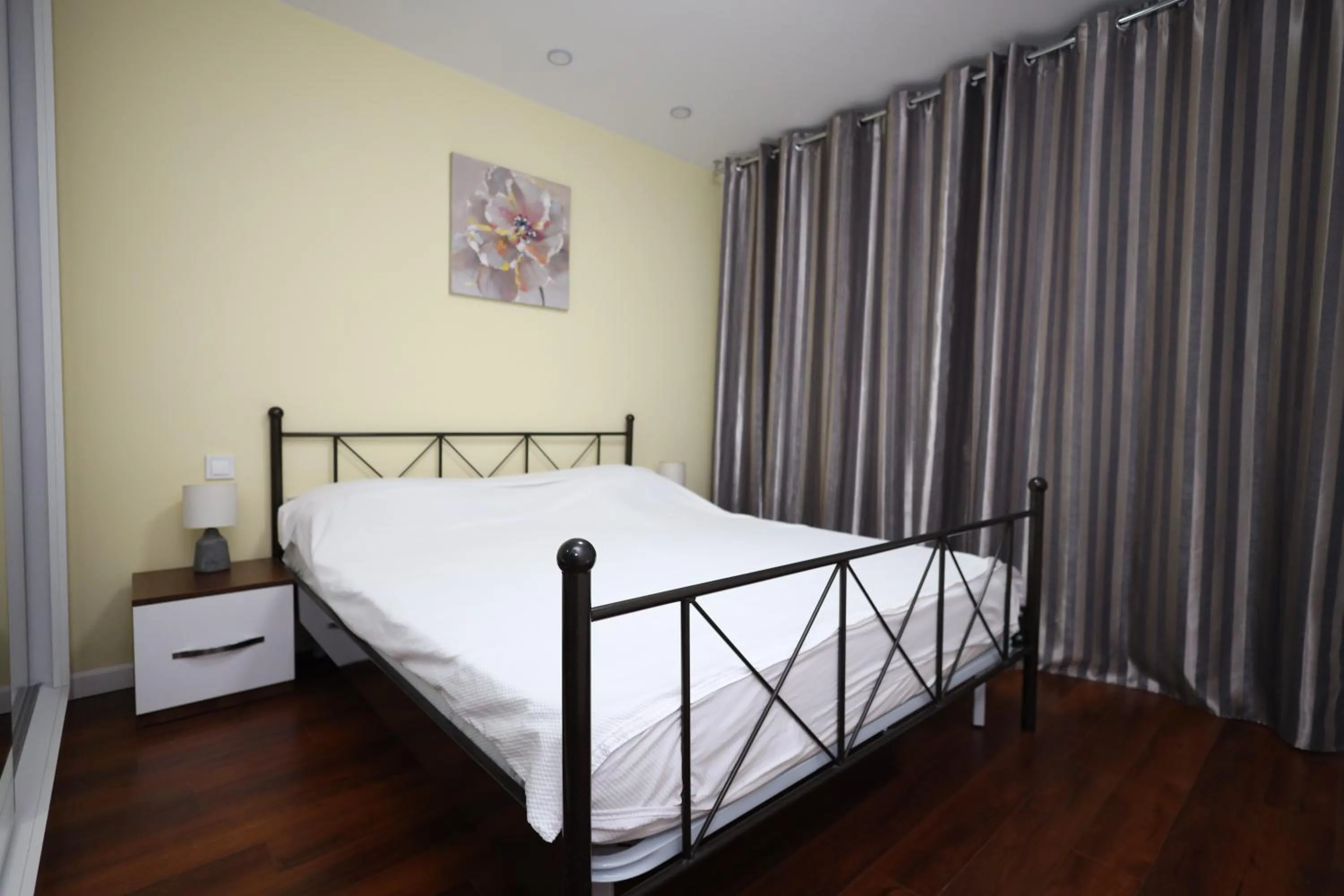 Bedroom, Bed in Dodona ApartHotel in Prishtina