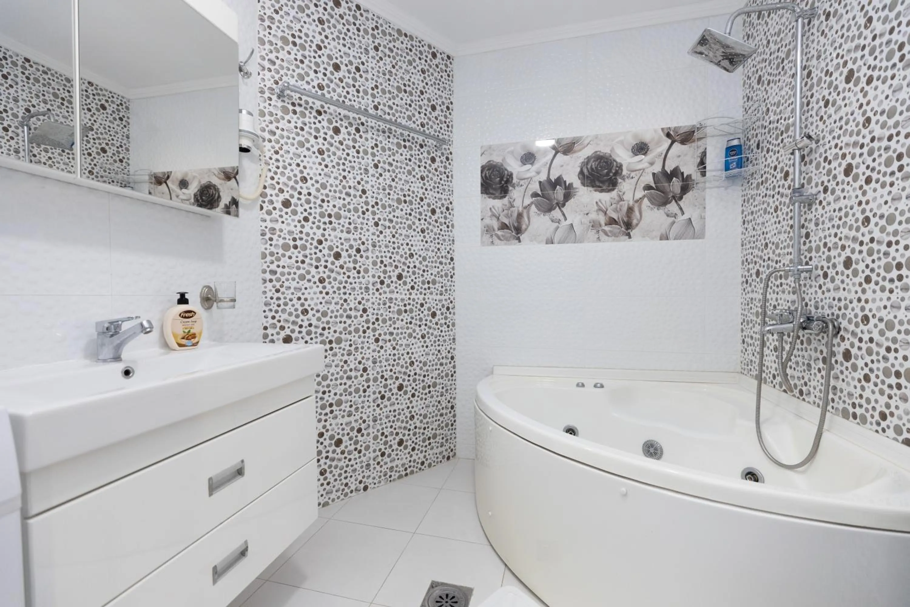 Shower in Dodona ApartHotel in Prishtina