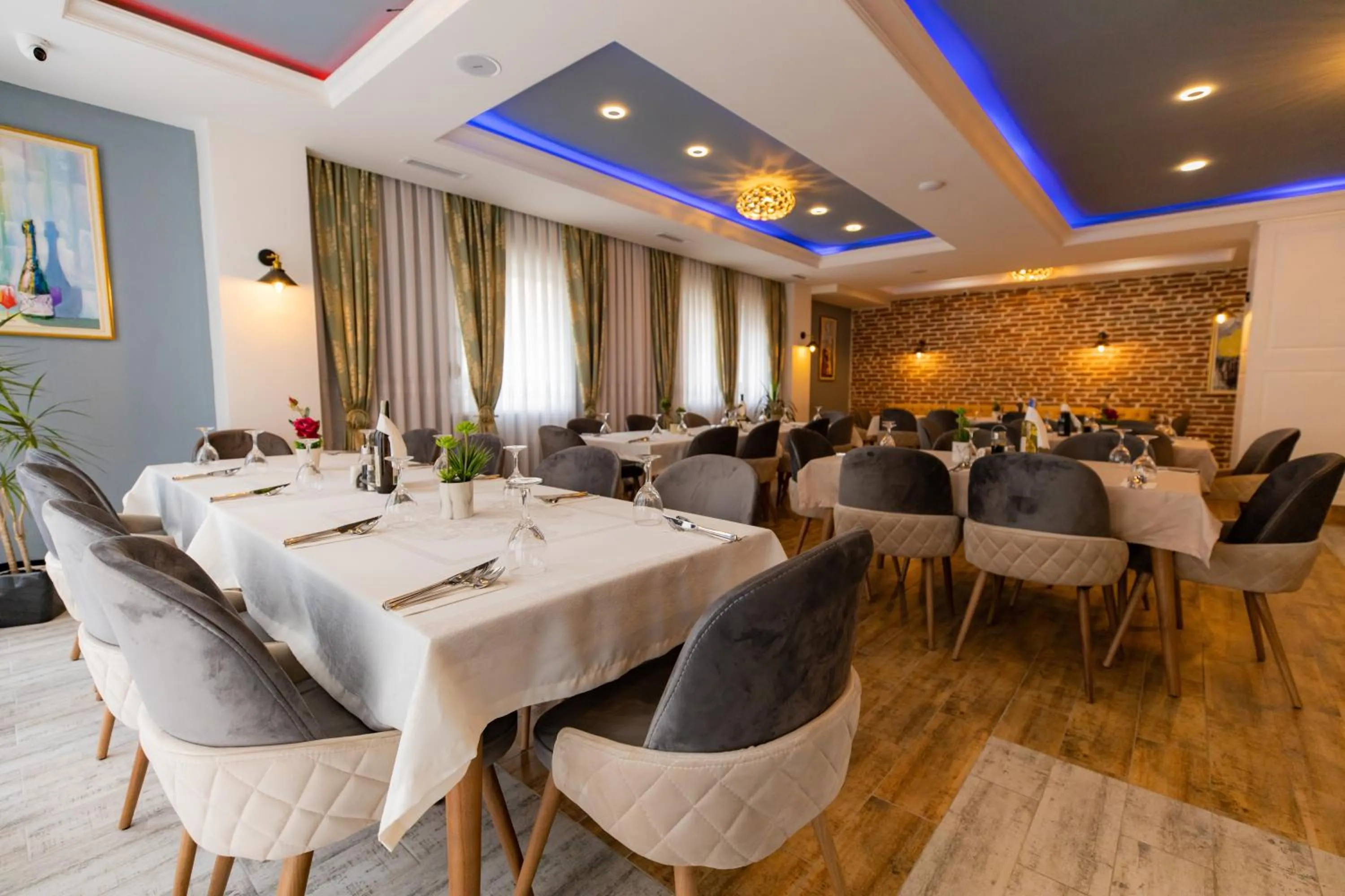 Restaurant/places to eat in Dodona ApartHotel in Prishtina
