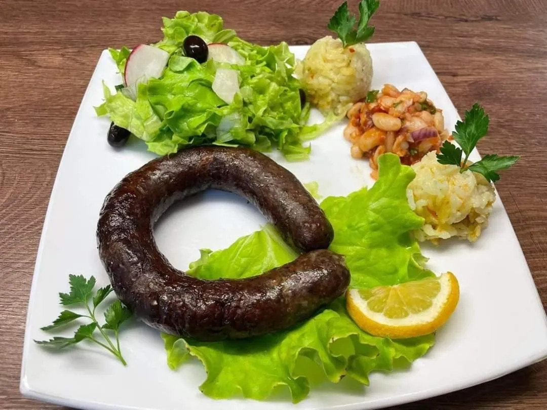 Restaurant/places to eat in Hotel Annis M&P