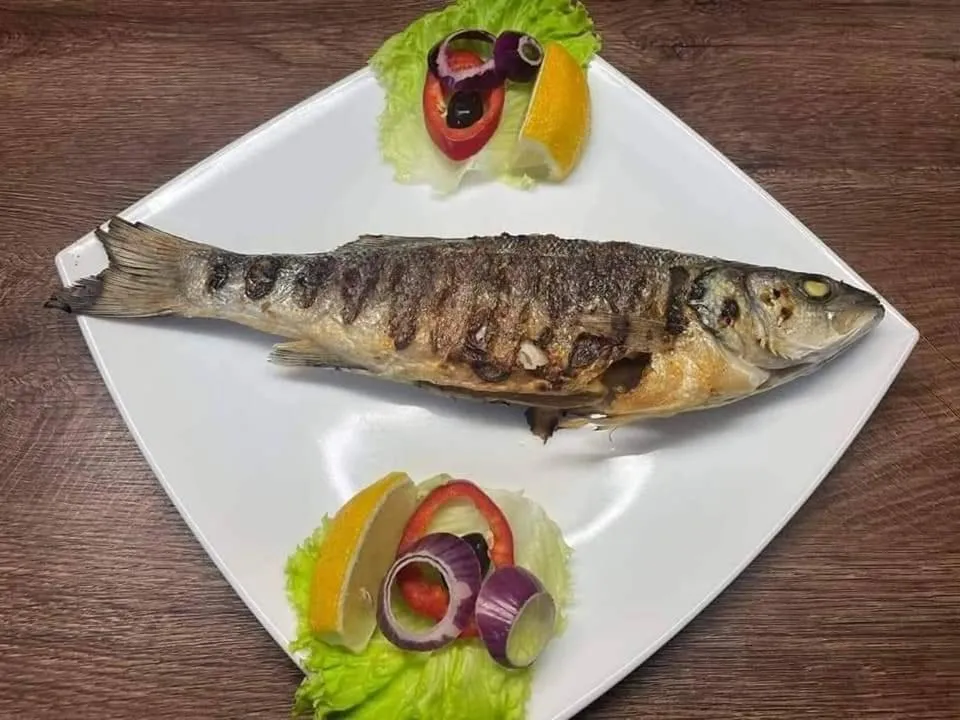 Restaurant/places to eat in Hotel Annis M&P