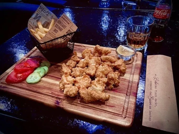 Restaurant/places to eat in Hotel Annis M&P